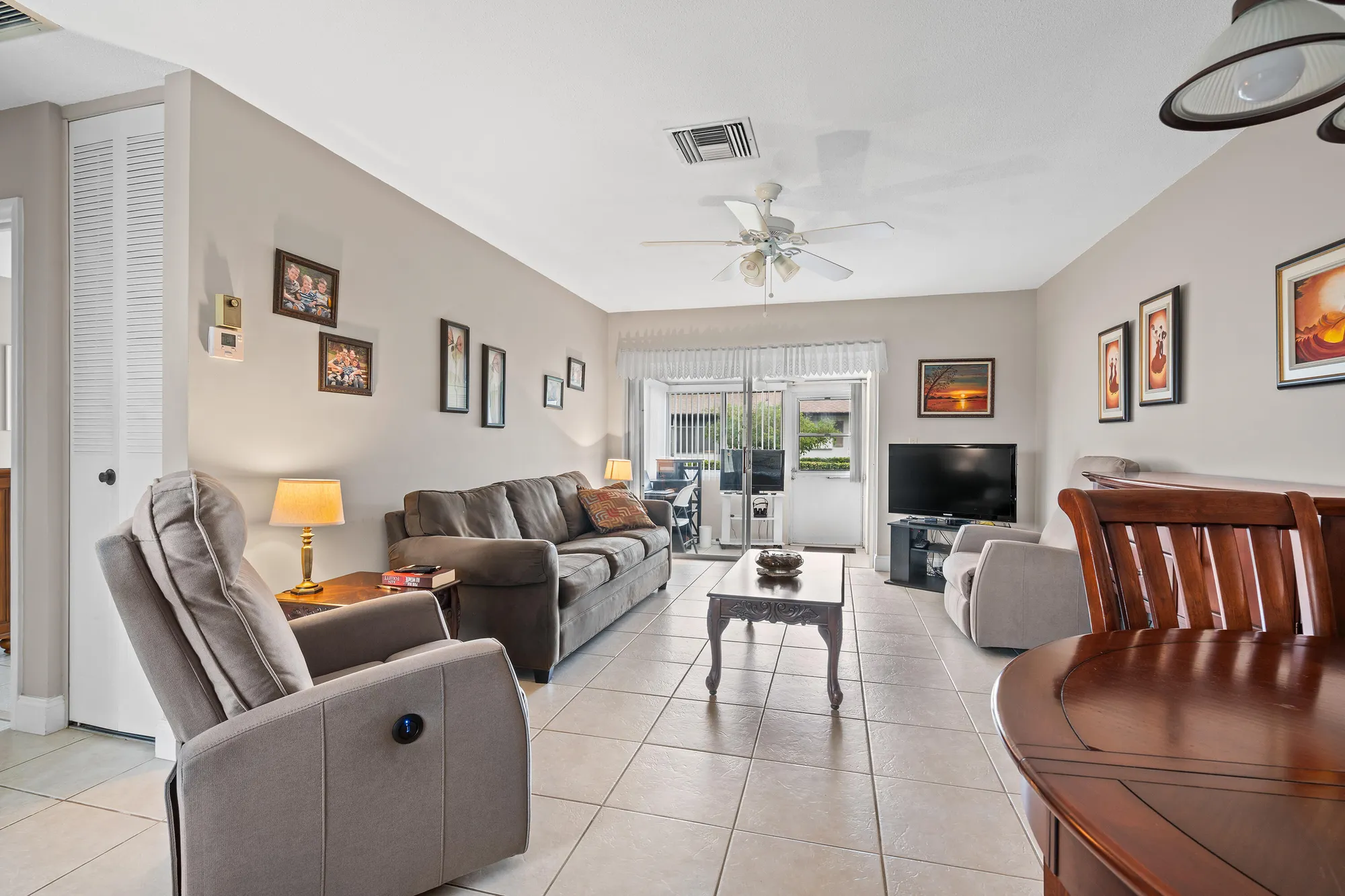 Property Slideshow image 2 of 33 | 2822 crosley dr b, West Palm Beach, FL, 33415