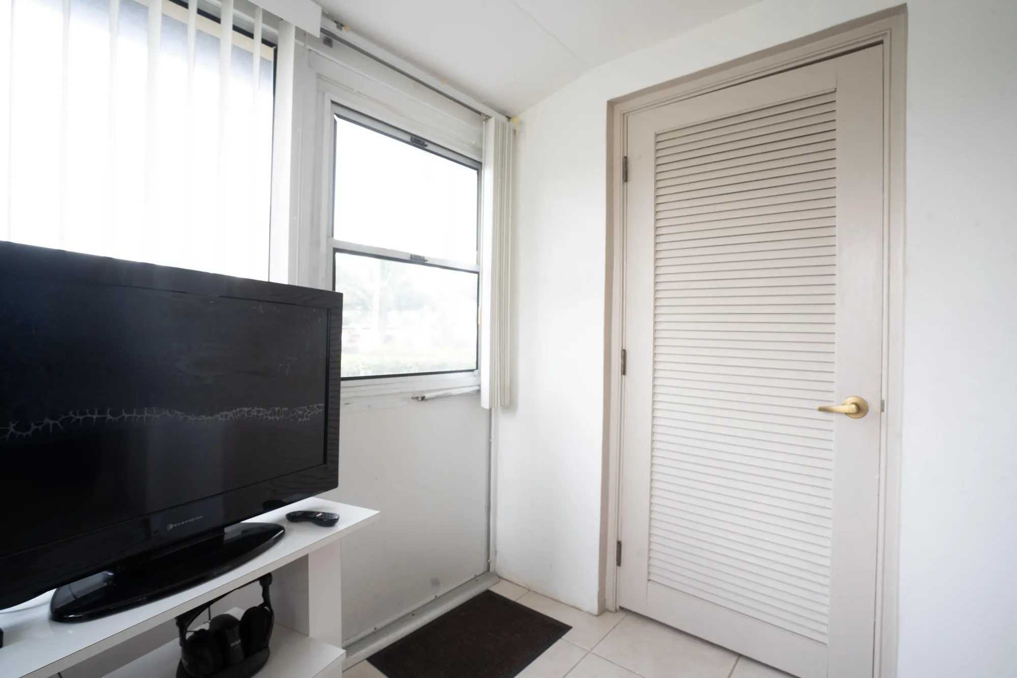 Property Slideshow image 19 of 33 | 2822 crosley dr b, West Palm Beach, FL, 33415