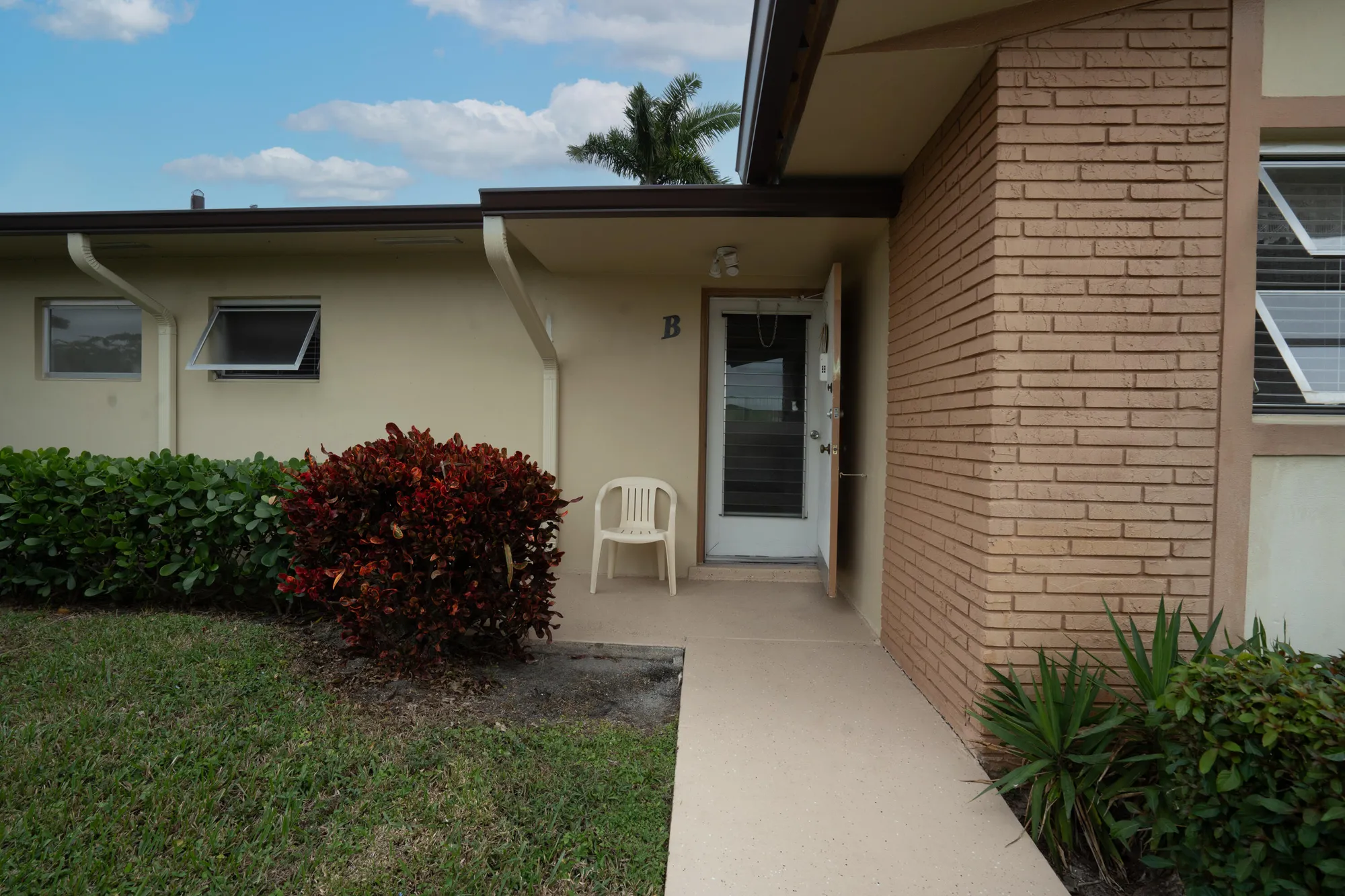 Property Slideshow image 20 of 33 | 2822 crosley dr b, West Palm Beach, FL, 33415