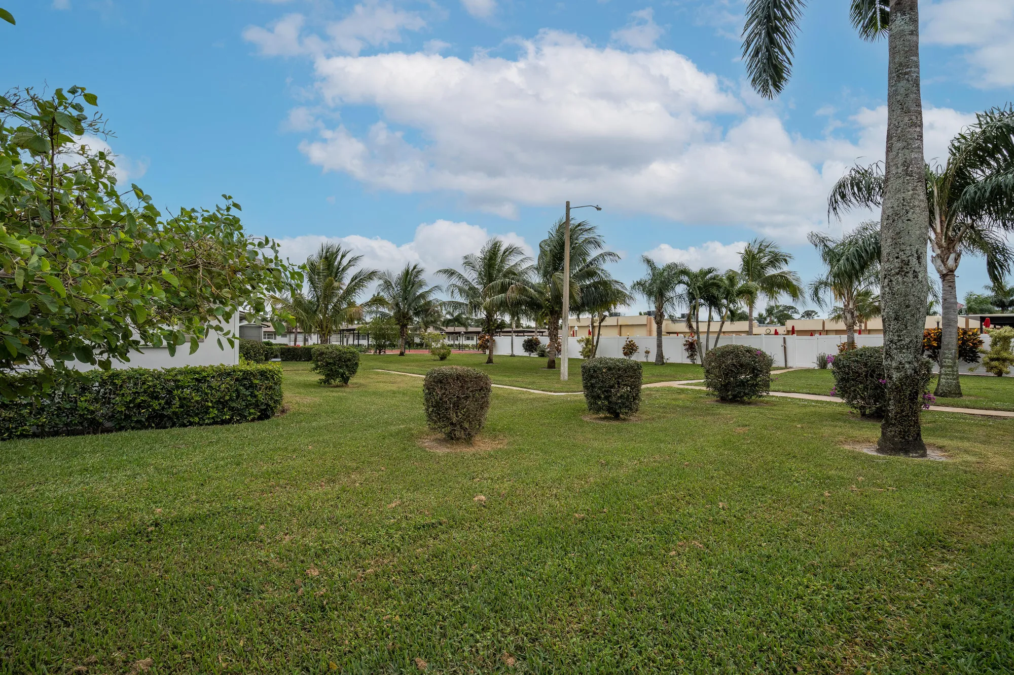 Property Slideshow image 27 of 33 | 2822 crosley dr b, West Palm Beach, FL, 33415