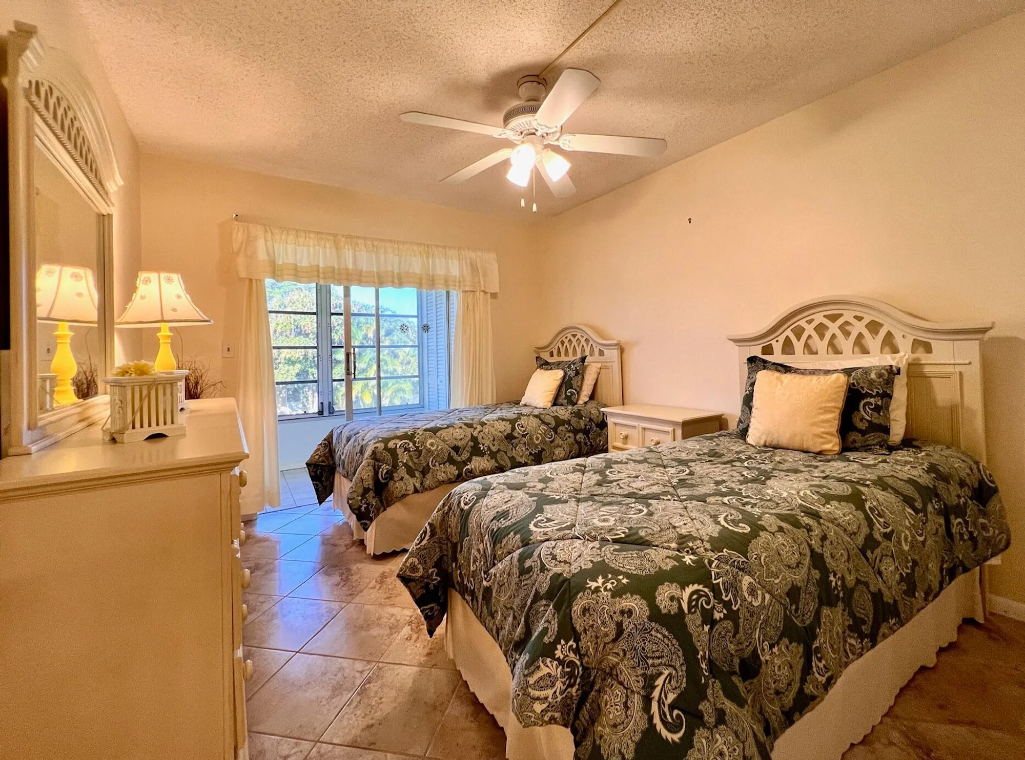 Property Slideshow image 9 of 16 | 156 bedford f, West Palm Beach, FL, 33417