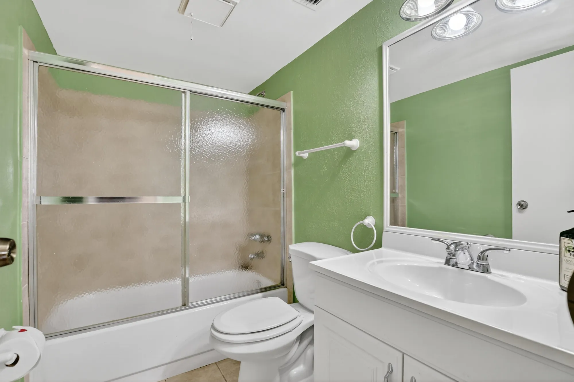Property Slideshow image 13 of 37 | 6 abbey ln apt 106, Delray Beach, FL, 33446
