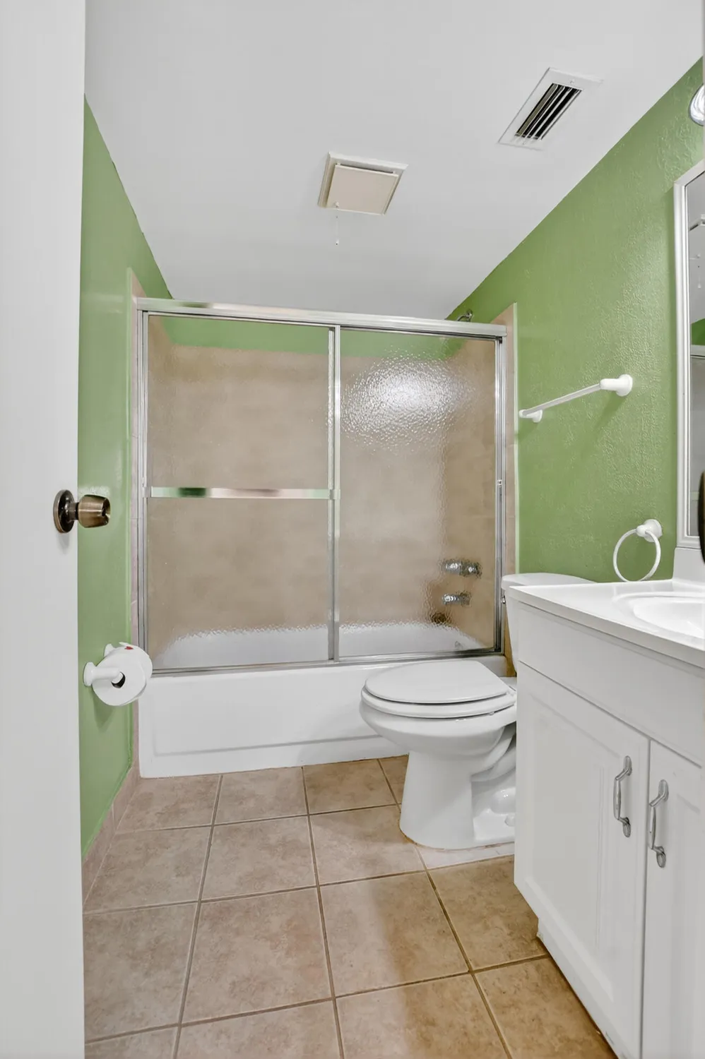 Property Slideshow image 14 of 37 | 6 abbey ln apt 106, Delray Beach, FL, 33446