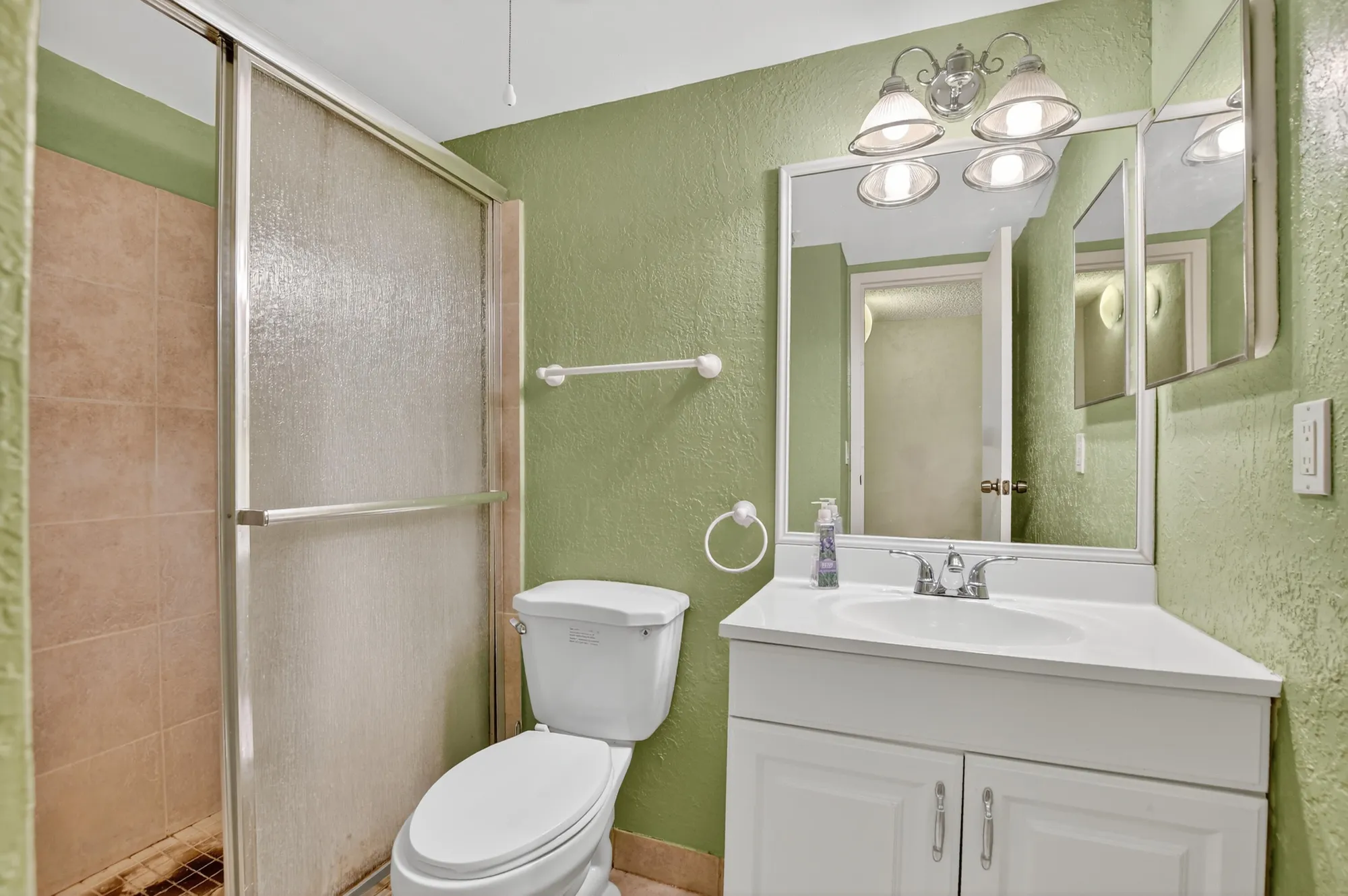 Property Slideshow image 17 of 37 | 6 abbey ln apt 106, Delray Beach, FL, 33446