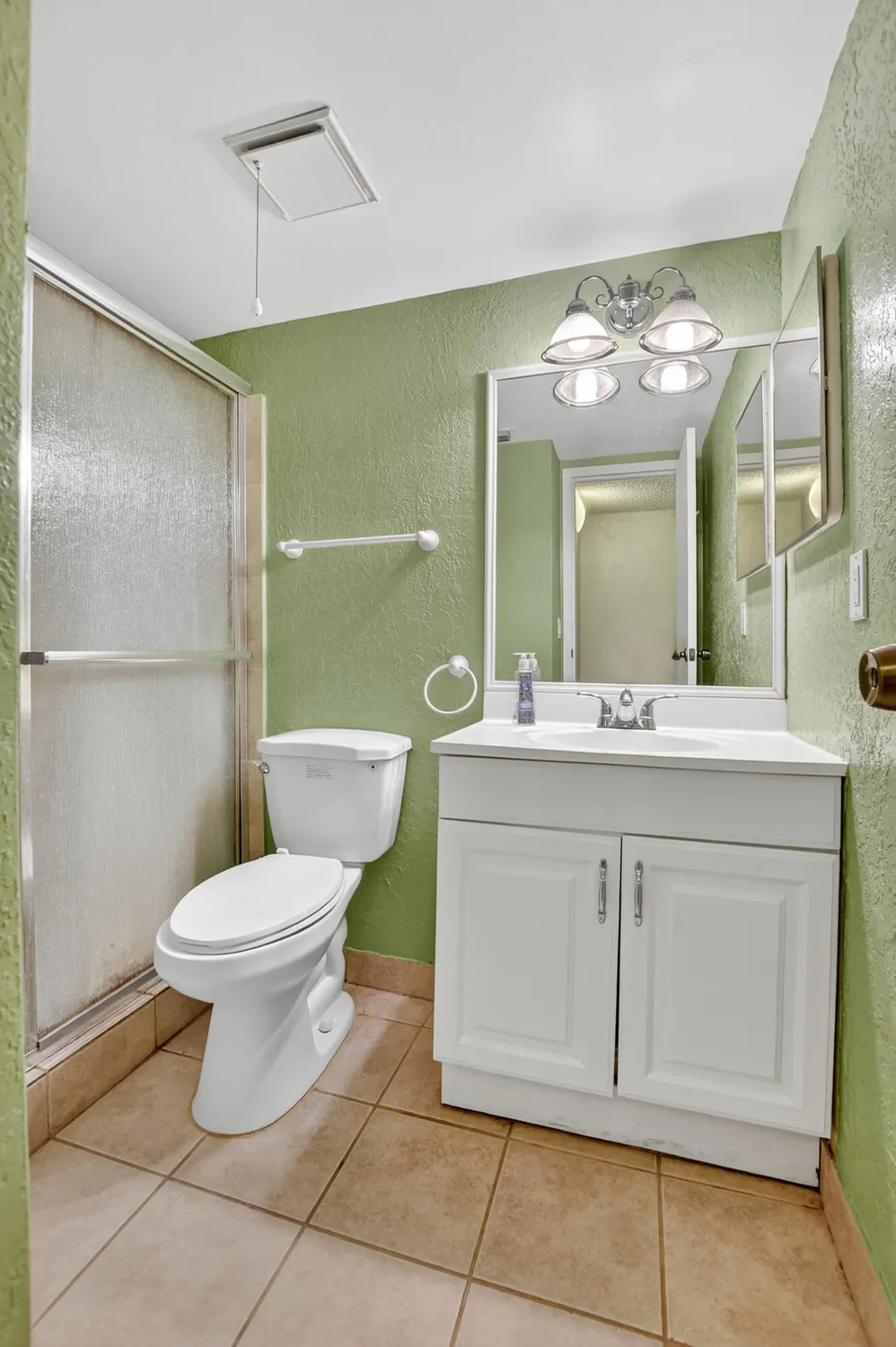 Property Slideshow image 18 of 37 | 6 abbey ln apt 106, Delray Beach, FL, 33446
