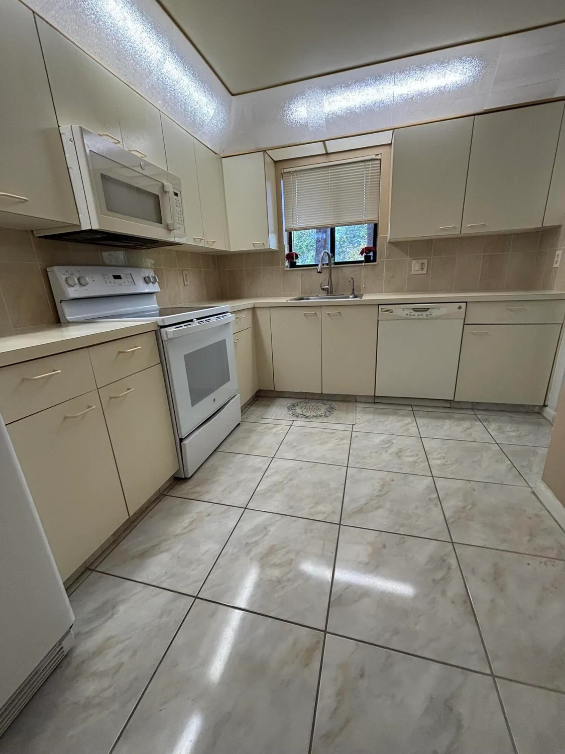 Property Slideshow image 23 of 29 | 4820 lucerne lakes blvd w apt 107, Greenacres, FL, 33467