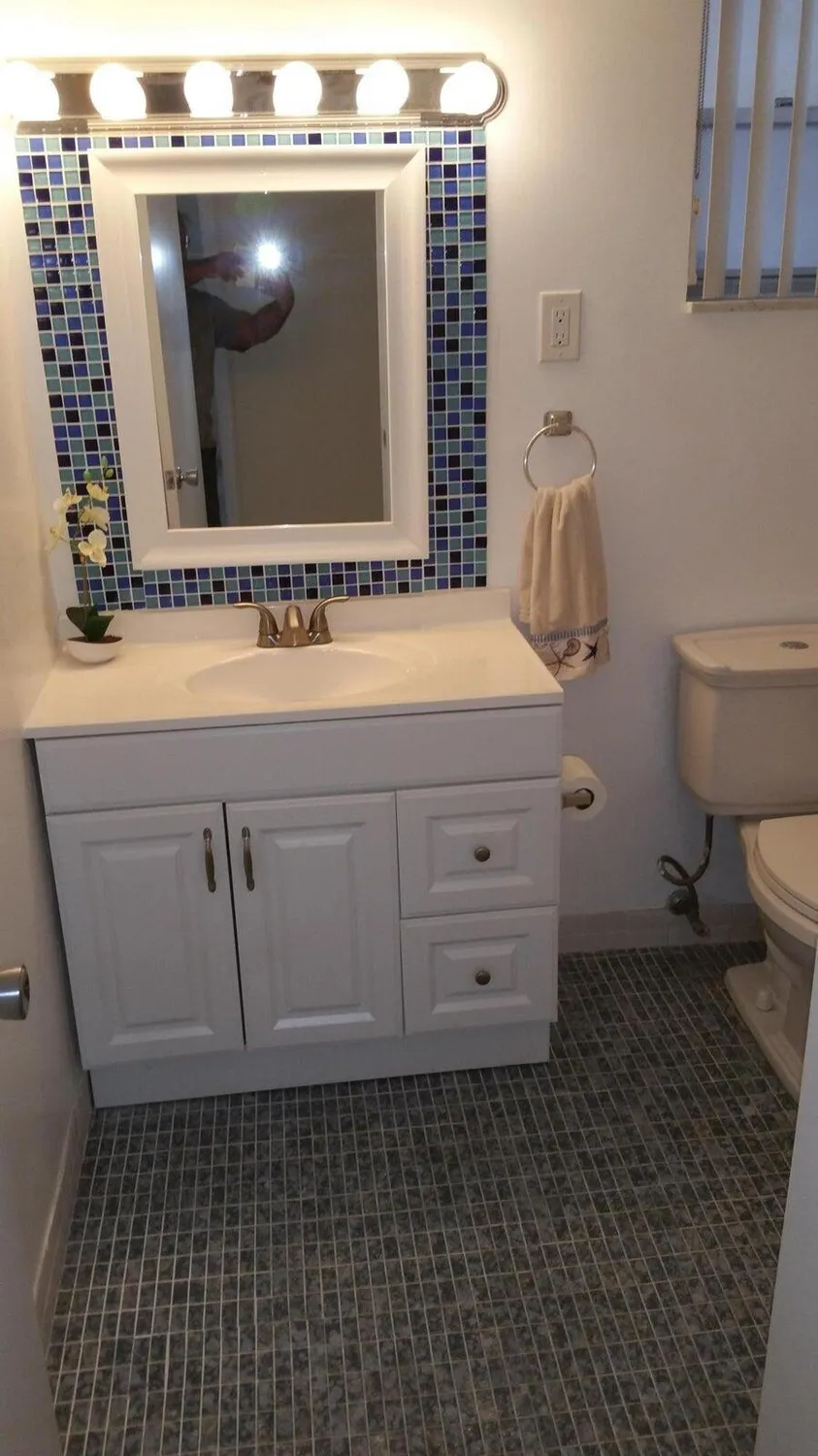 Property Slideshow image 14 of 17 | 2534 garden dr 202, Lake Worth, FL, 33461