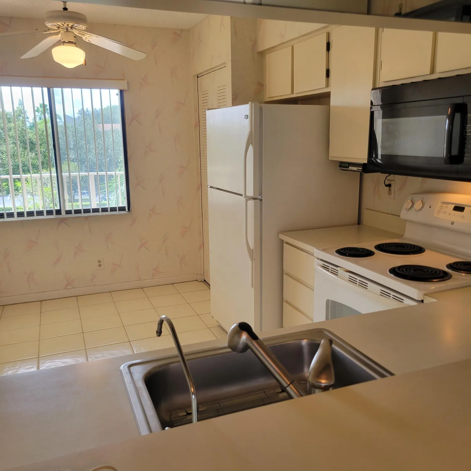 Property Slideshow image 5 of 29 | 7351 kinghurst dr 404, Delray Beach, FL, 33446