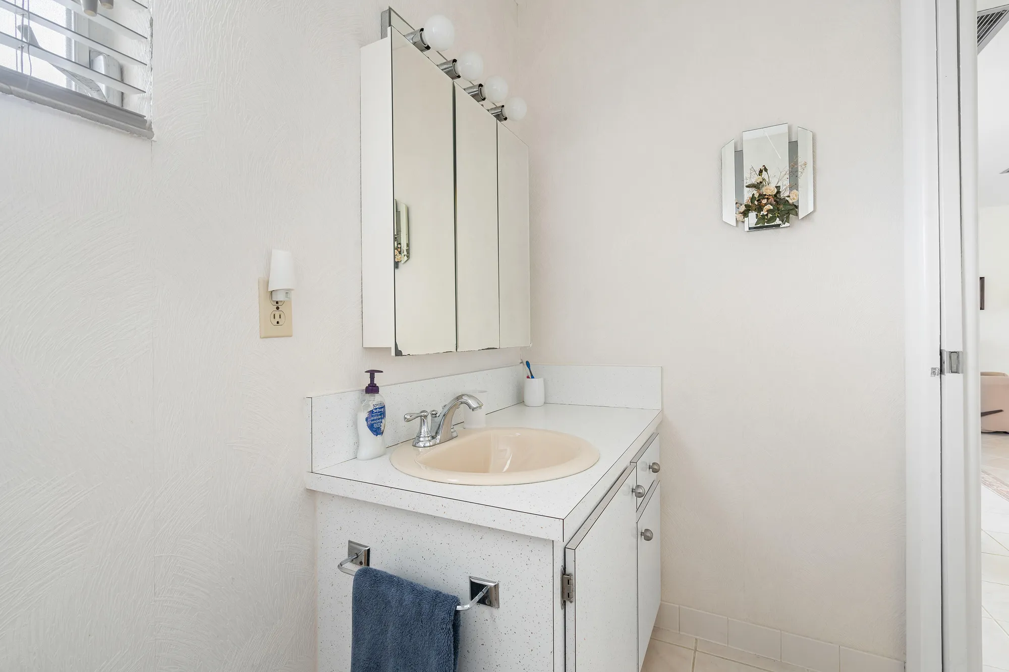 Property Slideshow image 15 of 28 | 2832 crosley dr e, West Palm Beach, FL, 33415