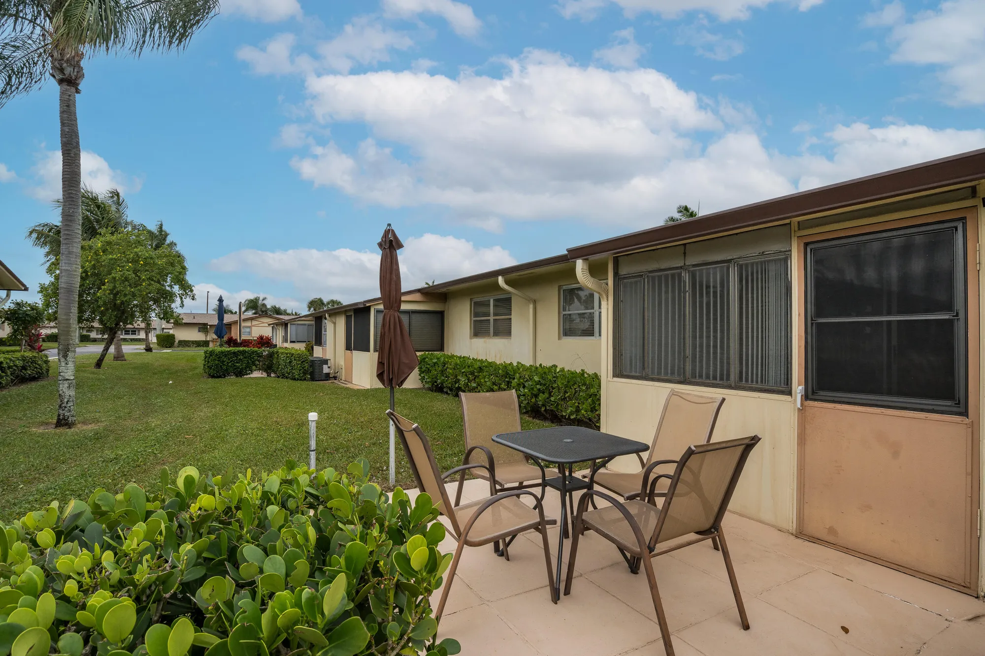 Property Slideshow image 21 of 28 | 2832 crosley dr e, West Palm Beach, FL, 33415