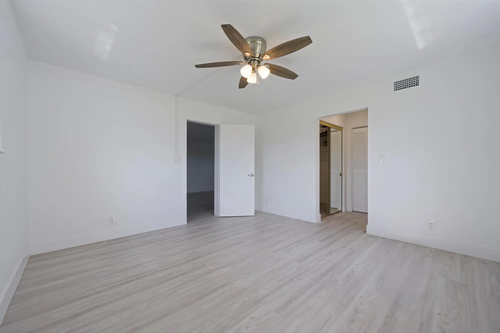 Property Slideshow image 12 of 35 | 2811 garden dr s apt 110, Palm Springs, FL, 33461