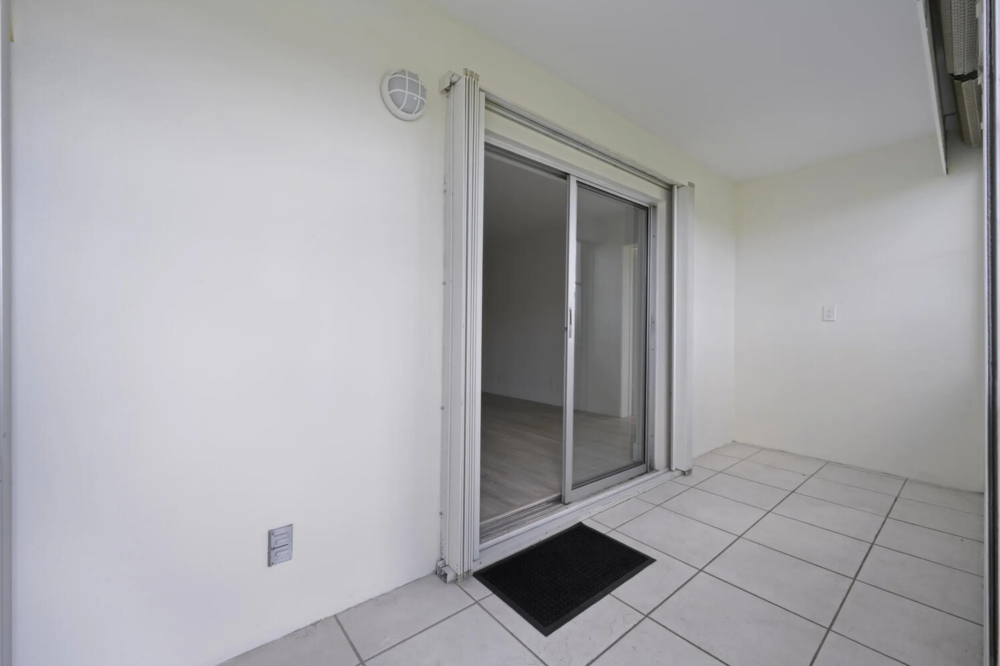 Property Slideshow image 18 of 35 | 2811 garden dr s apt 110, Palm Springs, FL, 33461