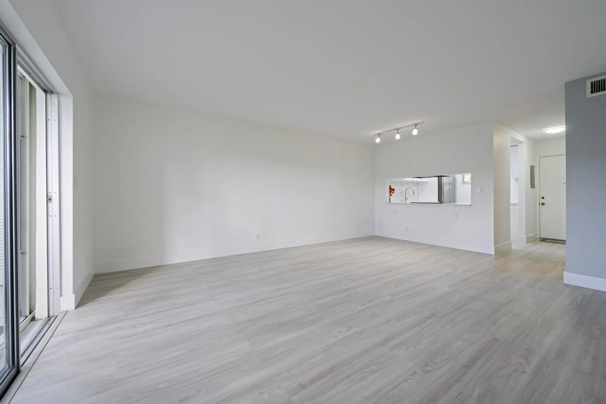 Property Slideshow image 6 of 35 | 2811 garden dr s apt 110, Palm Springs, FL, 33461