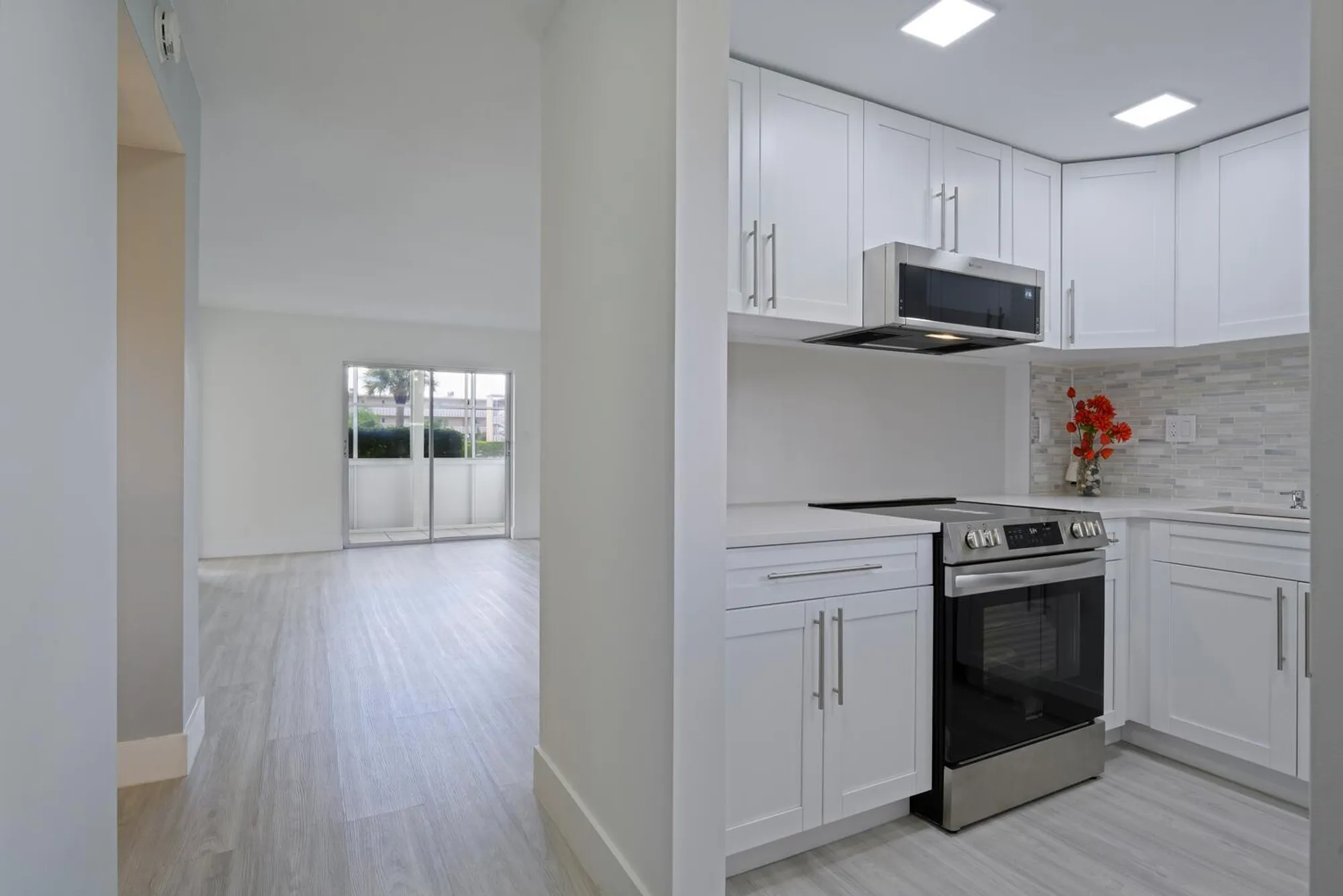 Property Slideshow image 2 of 35 | 2811 garden dr s apt 110, Palm Springs, FL, 33461