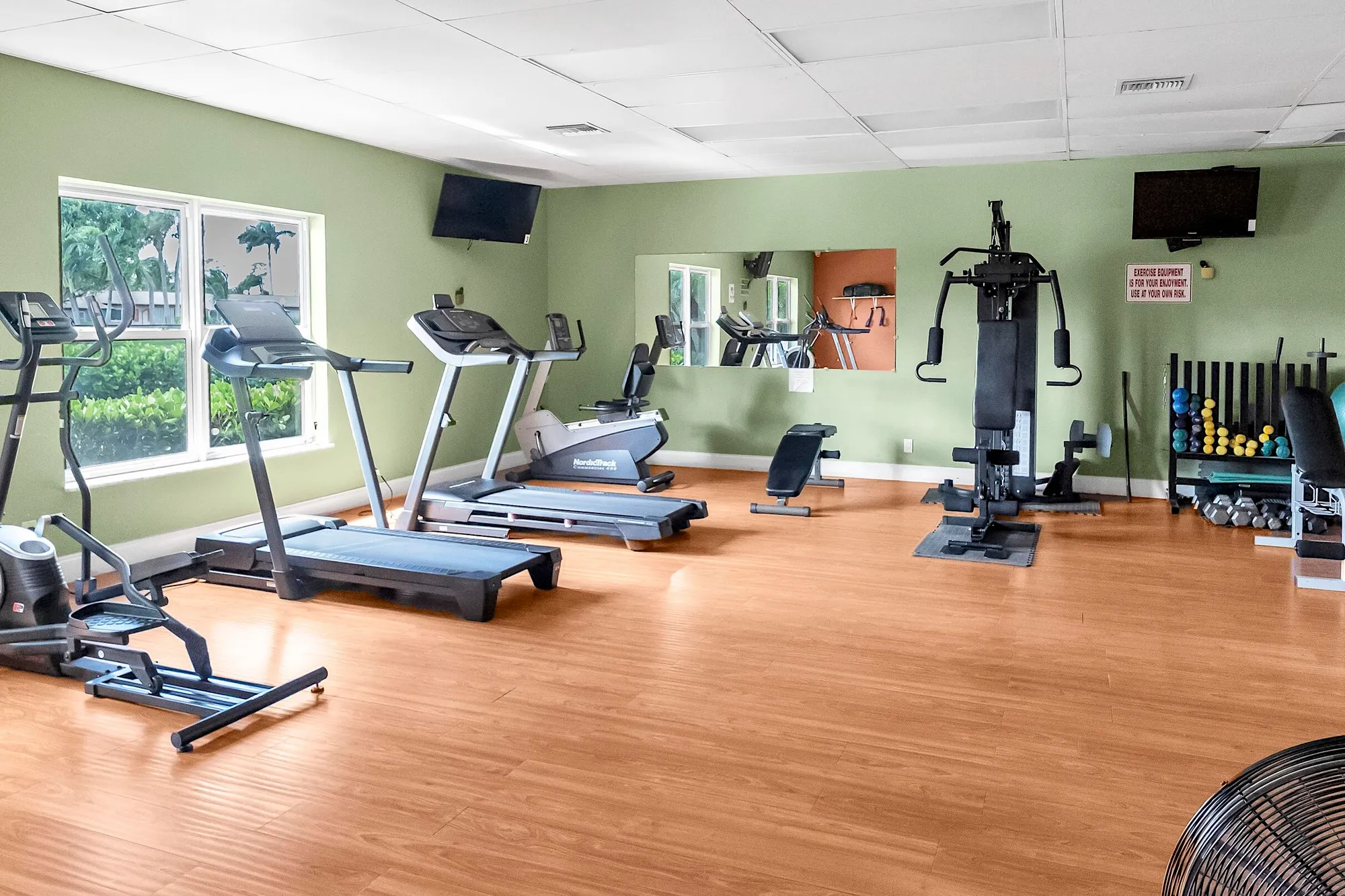 Property Slideshow image 40 of 47 | 2930 crosley dr m, West Palm Beach, FL, 33415