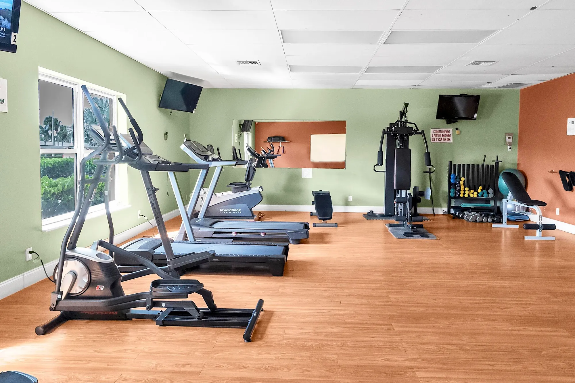 Property Slideshow image 41 of 47 | 2930 crosley dr m, West Palm Beach, FL, 33415