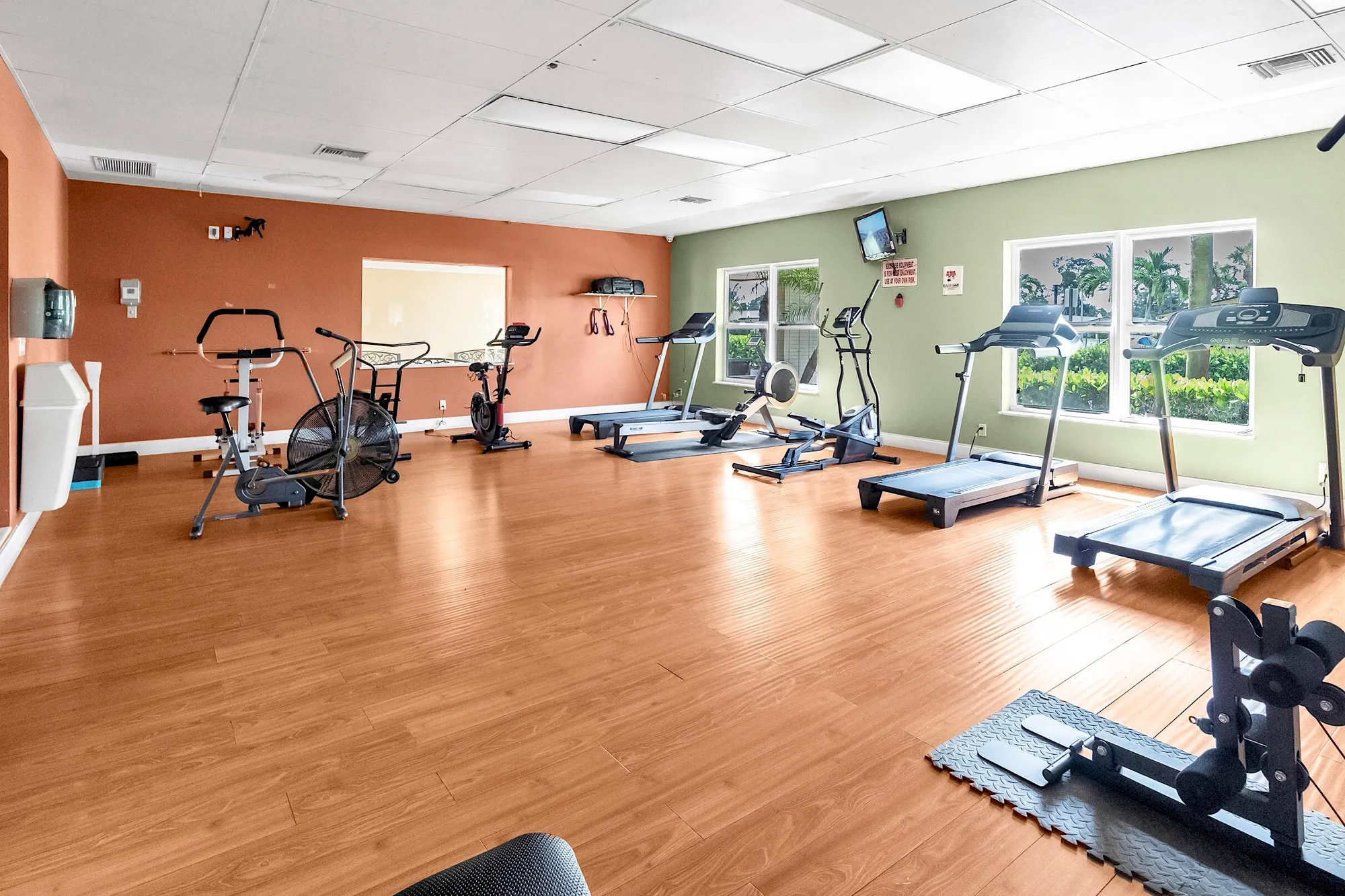 Property Slideshow image 42 of 47 | 2930 crosley dr m, West Palm Beach, FL, 33415