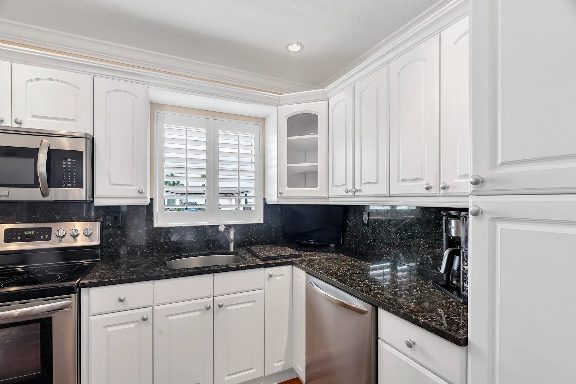 Property Slideshow image 15 of 47 | 2930 crosley dr m, West Palm Beach, FL, 33415