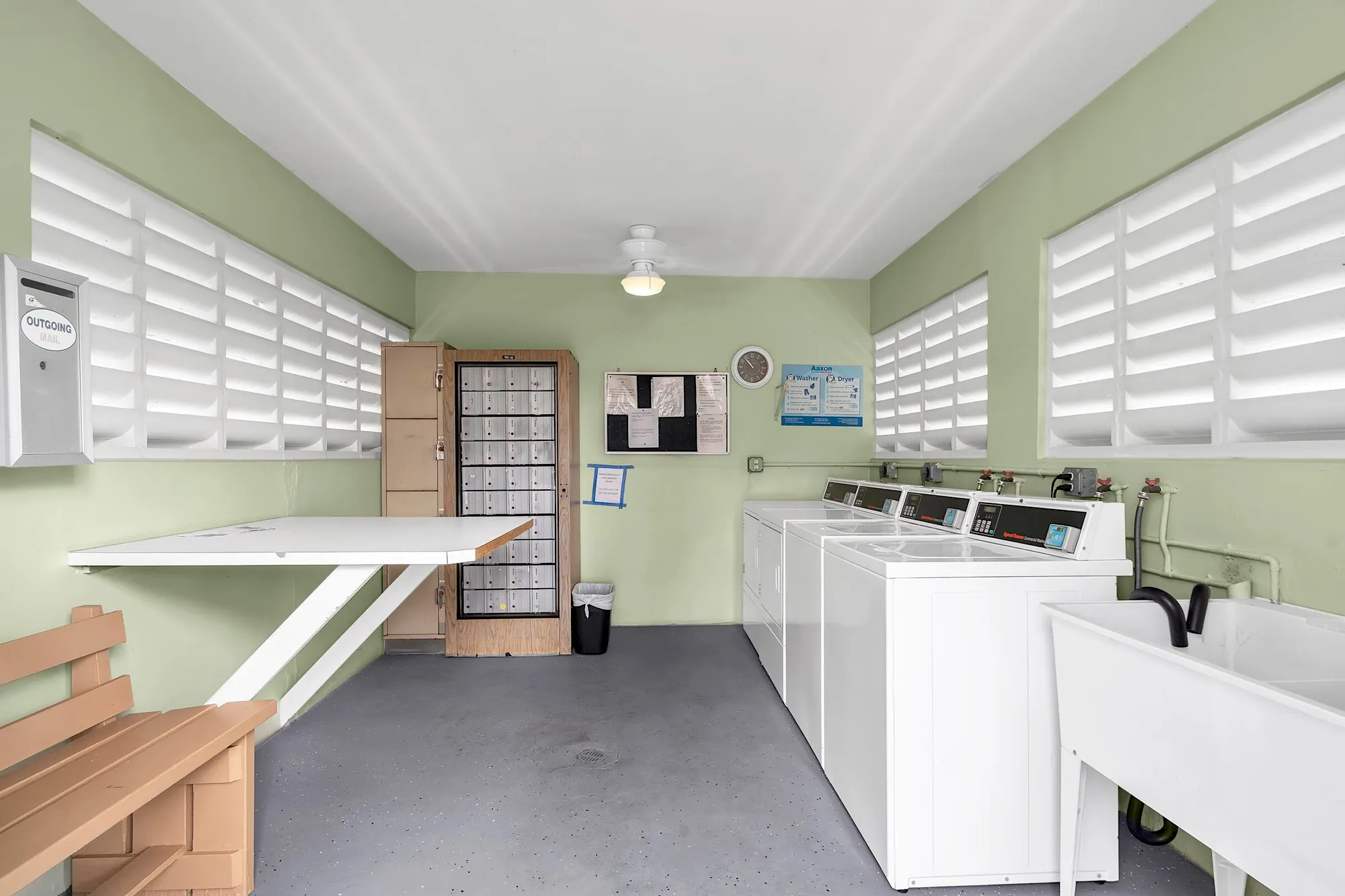 Property Slideshow image 33 of 47 | 2930 crosley dr m, West Palm Beach, FL, 33415