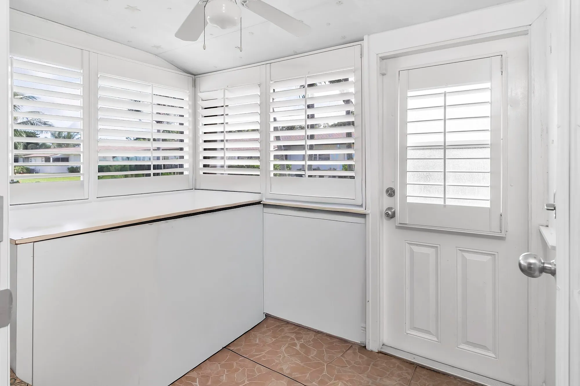 Property Slideshow image 20 of 47 | 2930 crosley dr m, West Palm Beach, FL, 33415