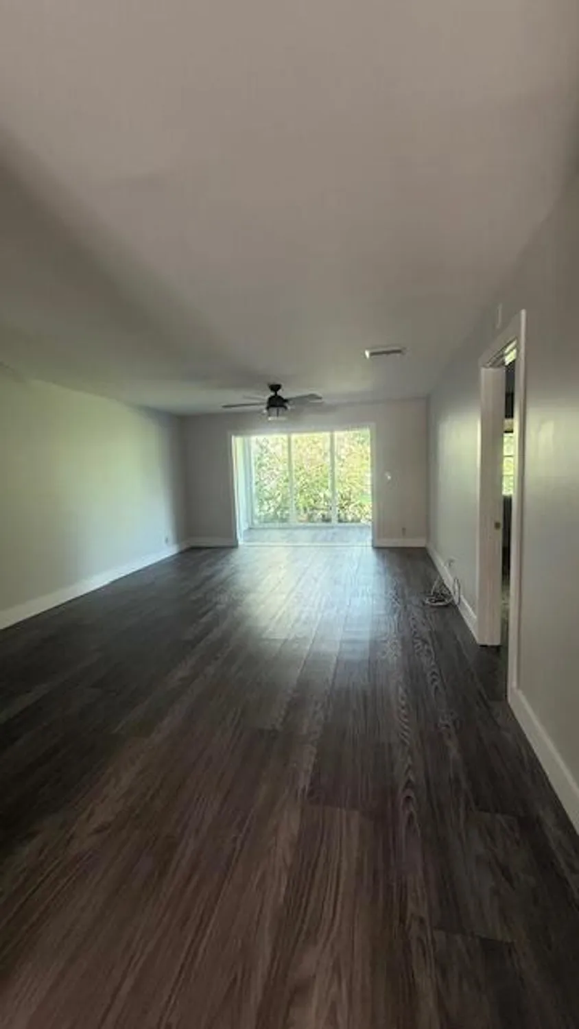 Property Slideshow image 13 of 32 | 178 lake susan ln, West Palm Beach, FL, 33411