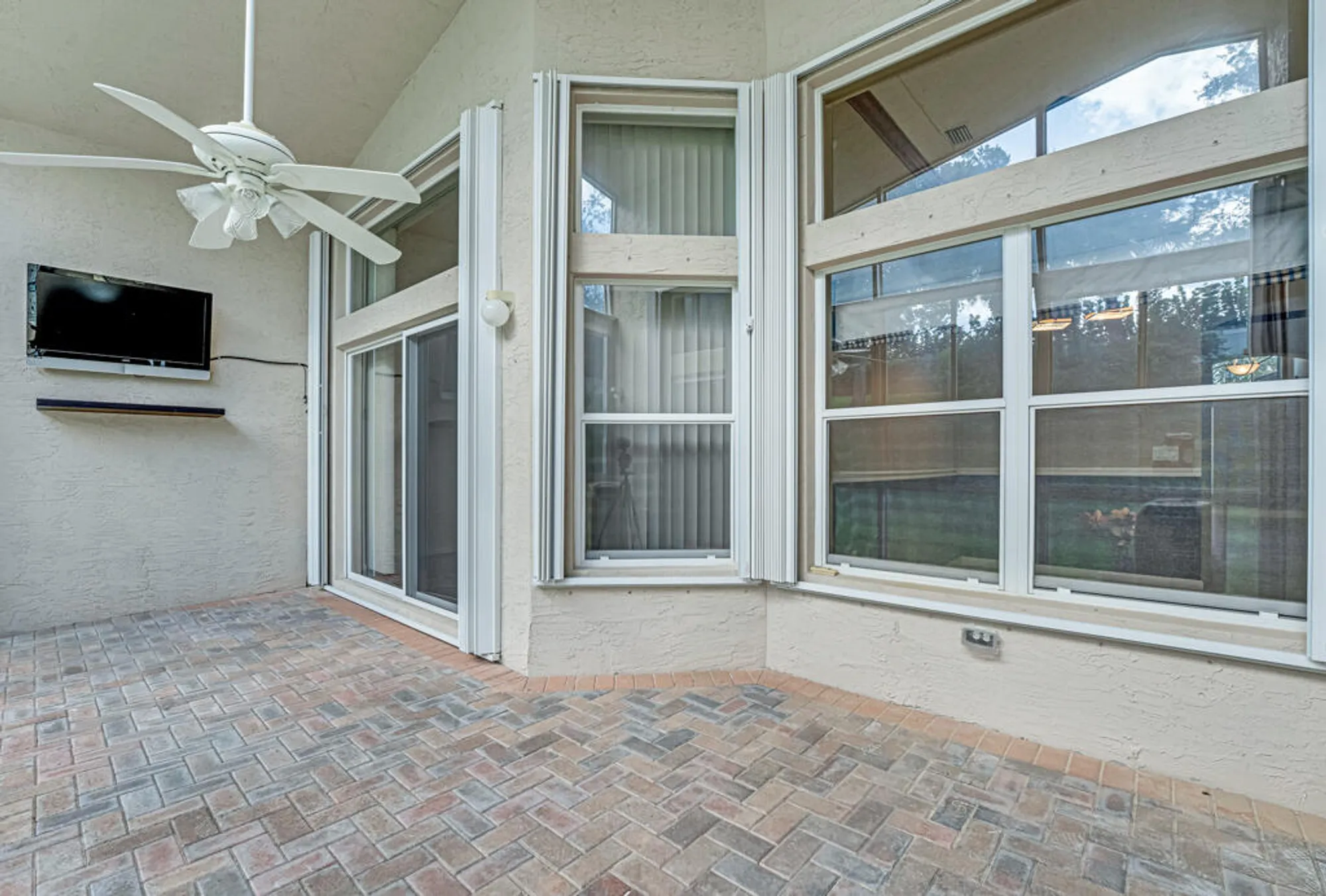 Property Slideshow image 37 of 54 | 7932 seagrape shores dr, Lake Worth, FL, 33467