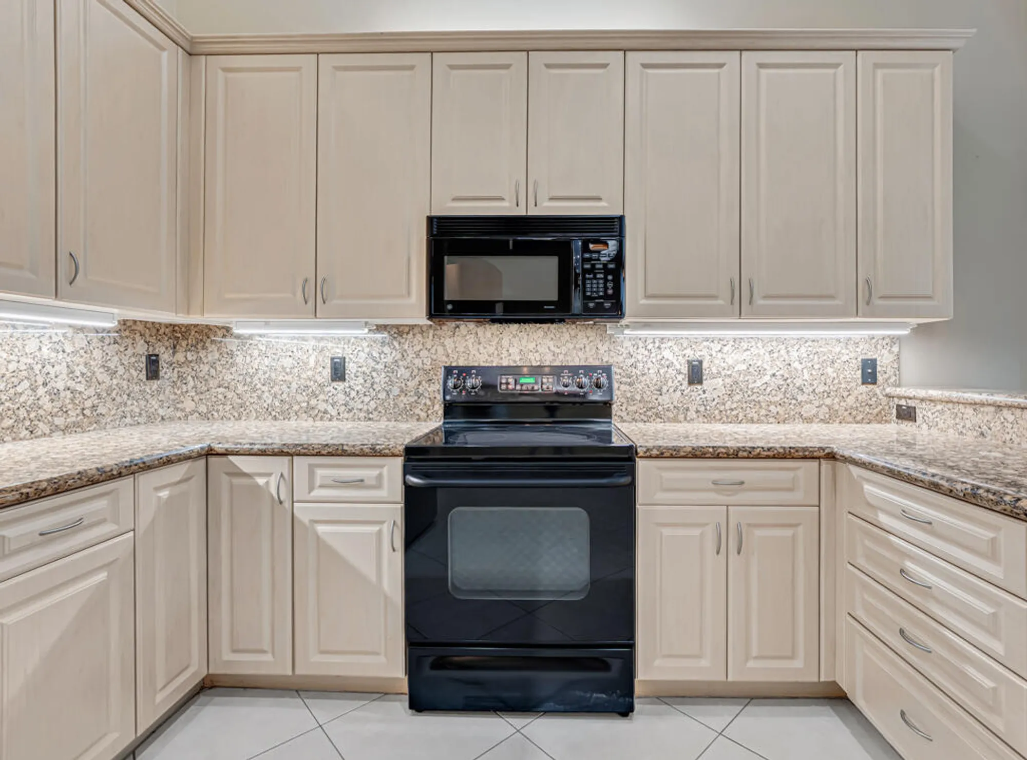 Property Slideshow image 13 of 54 | 7932 seagrape shores dr, Lake Worth, FL, 33467