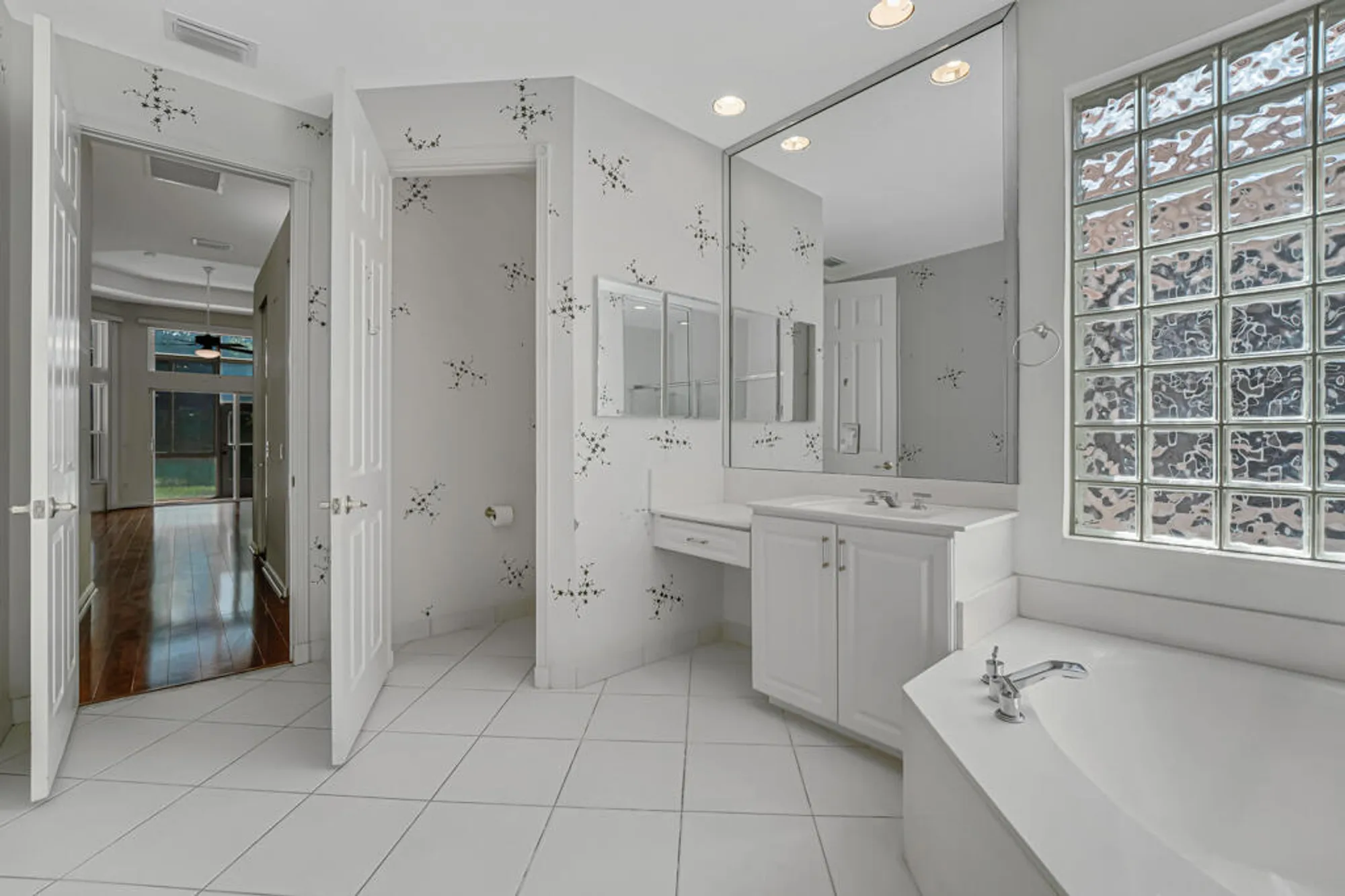 Property Slideshow image 28 of 54 | 7932 seagrape shores dr, Lake Worth, FL, 33467