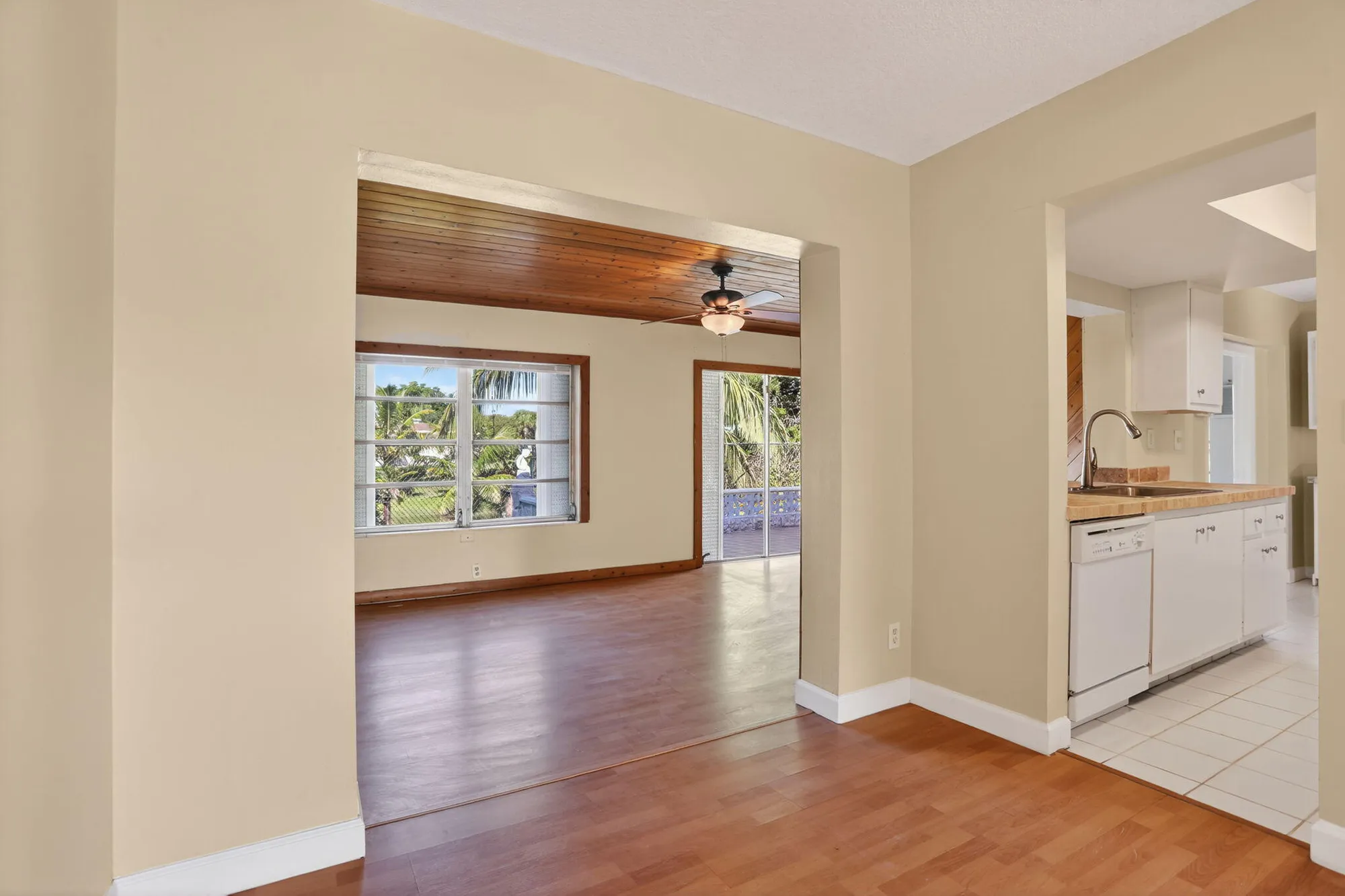 Property Slideshow image 8 of 51 | 1190 nw 69th ave, Margate, FL, 33063