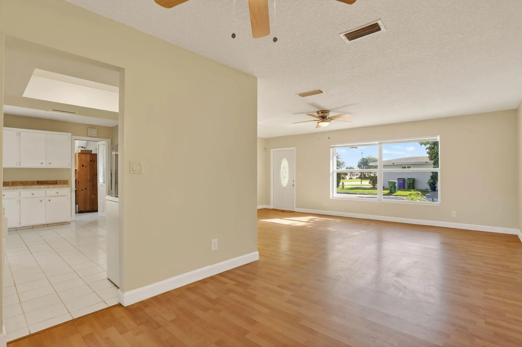 Property Slideshow image 9 of 51 | 1190 nw 69th ave, Margate, FL, 33063