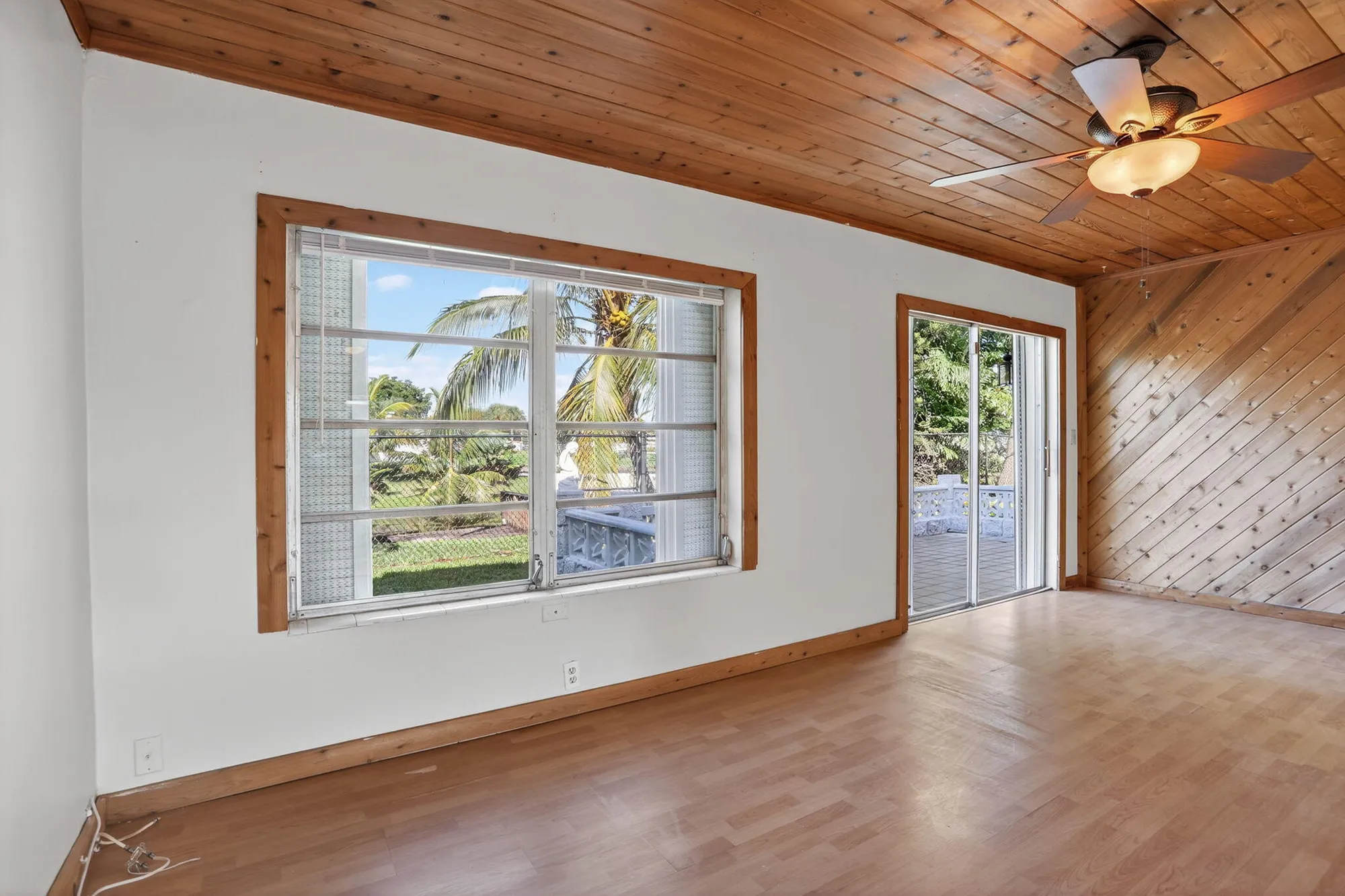 Property Slideshow image 10 of 51 | 1190 nw 69th ave, Margate, FL, 33063