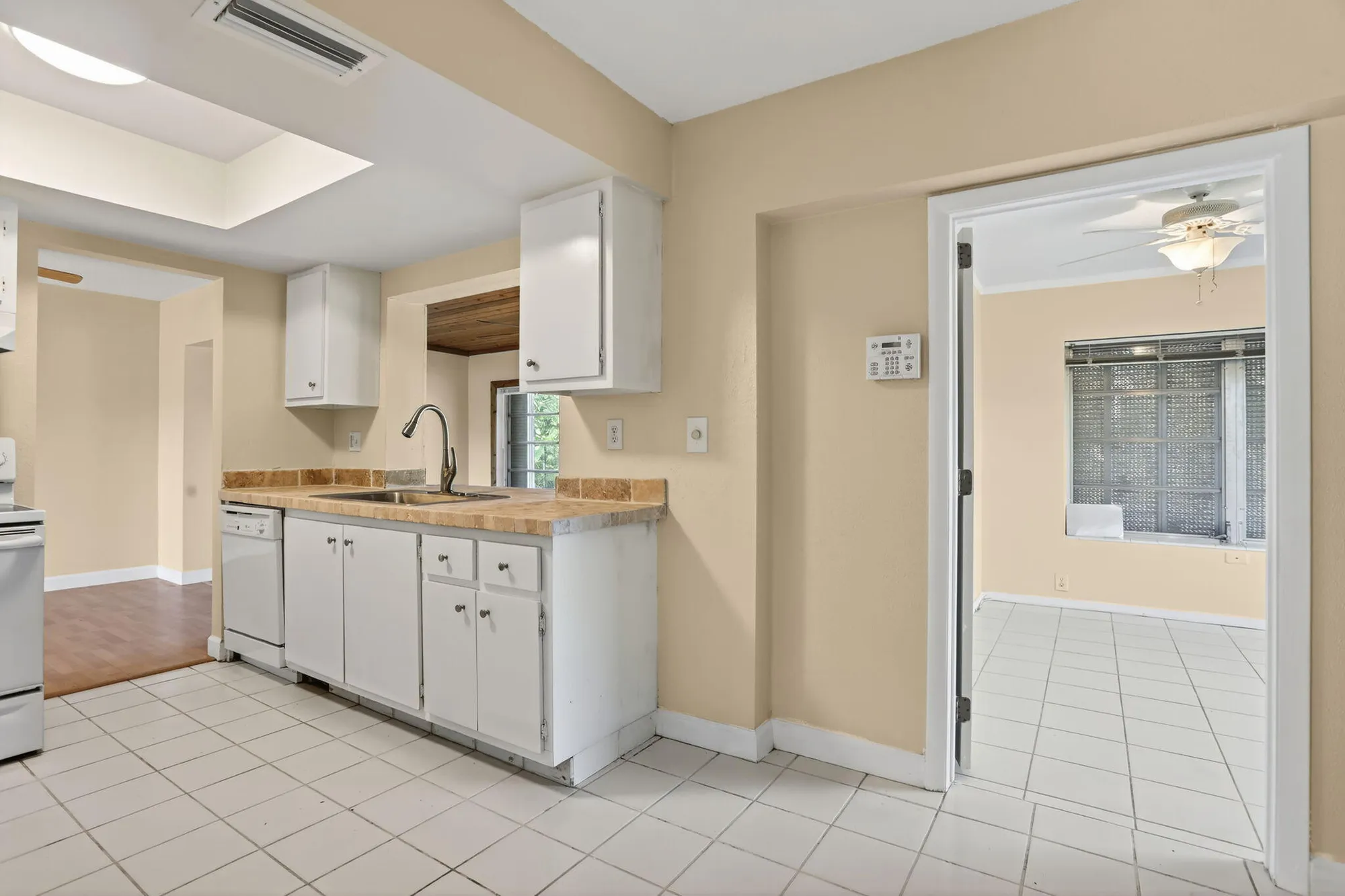 Property Slideshow image 16 of 51 | 1190 nw 69th ave, Margate, FL, 33063