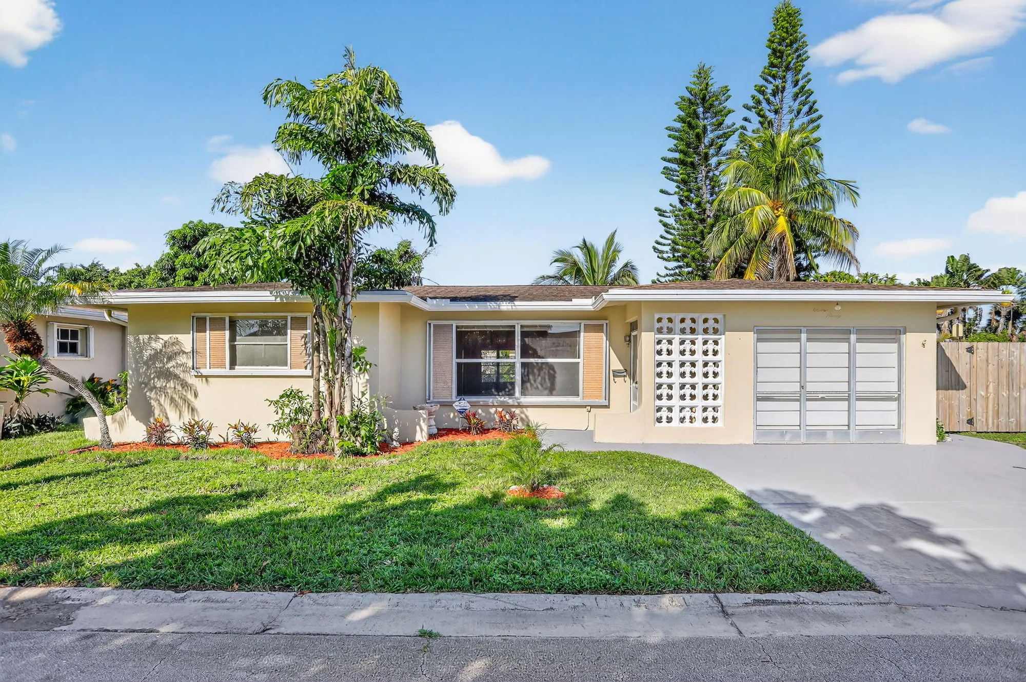 Property Slideshow image 1 of 51 | 1190 nw 69th ave, Margate, FL, 33063