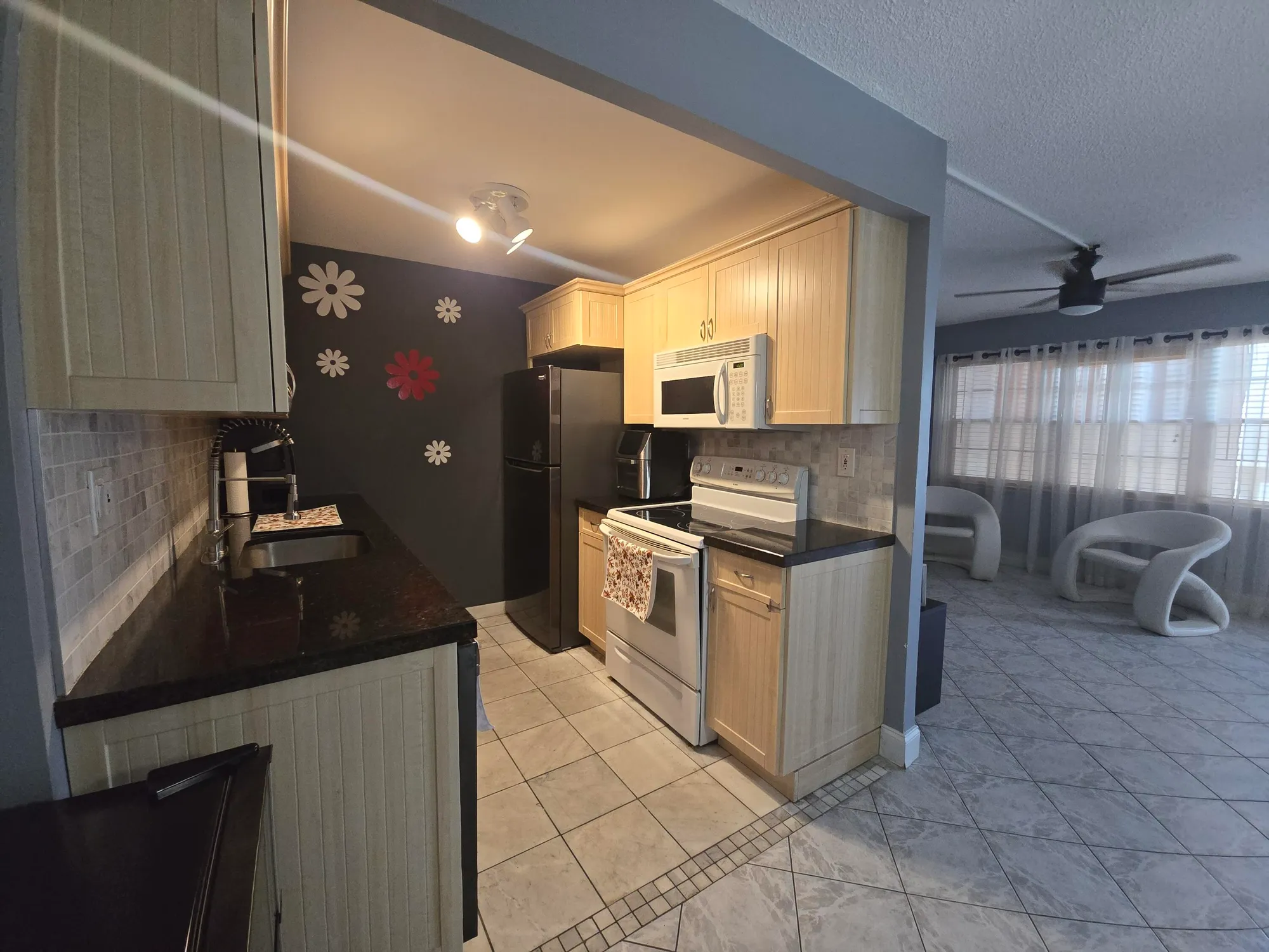 Property Slideshow image 16 of 28 | 2010 westbury f # 2010, Deerfield Beach, FL, 33442