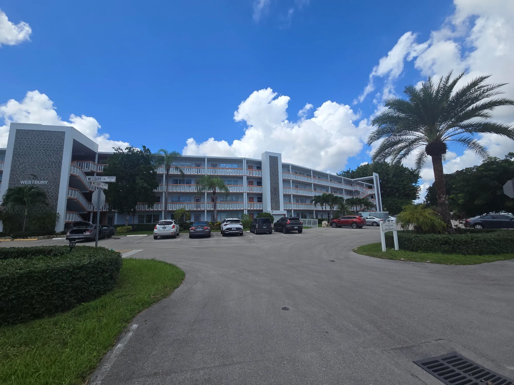 Property Slideshow image 2 of 28 | 2010 westbury f # 2010, Deerfield Beach, FL, 33442