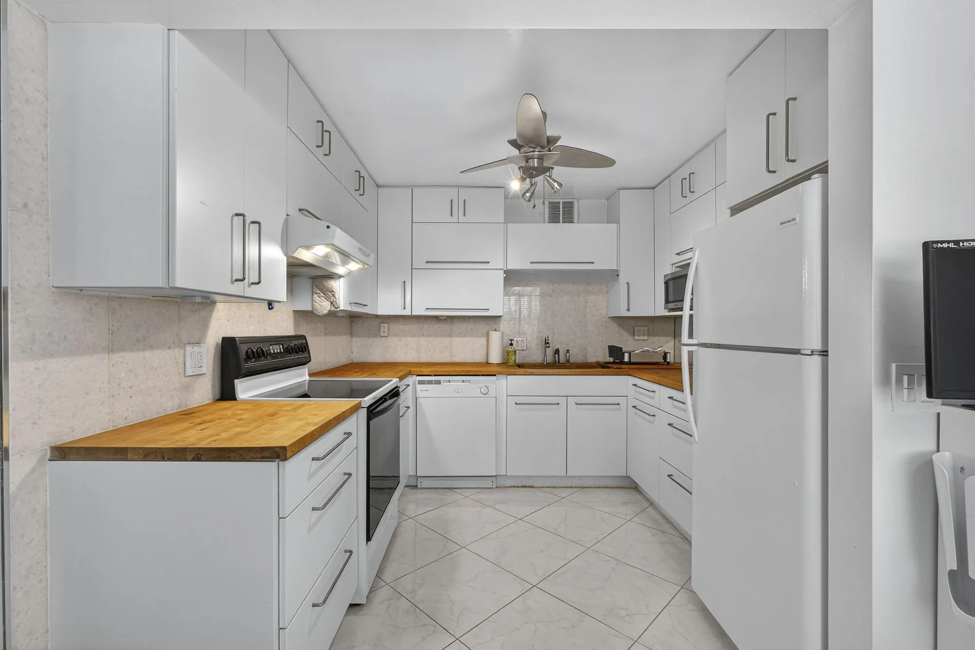 Property Slideshow image 10 of 79 | 114 somerset f, West Palm Beach, FL, 33417