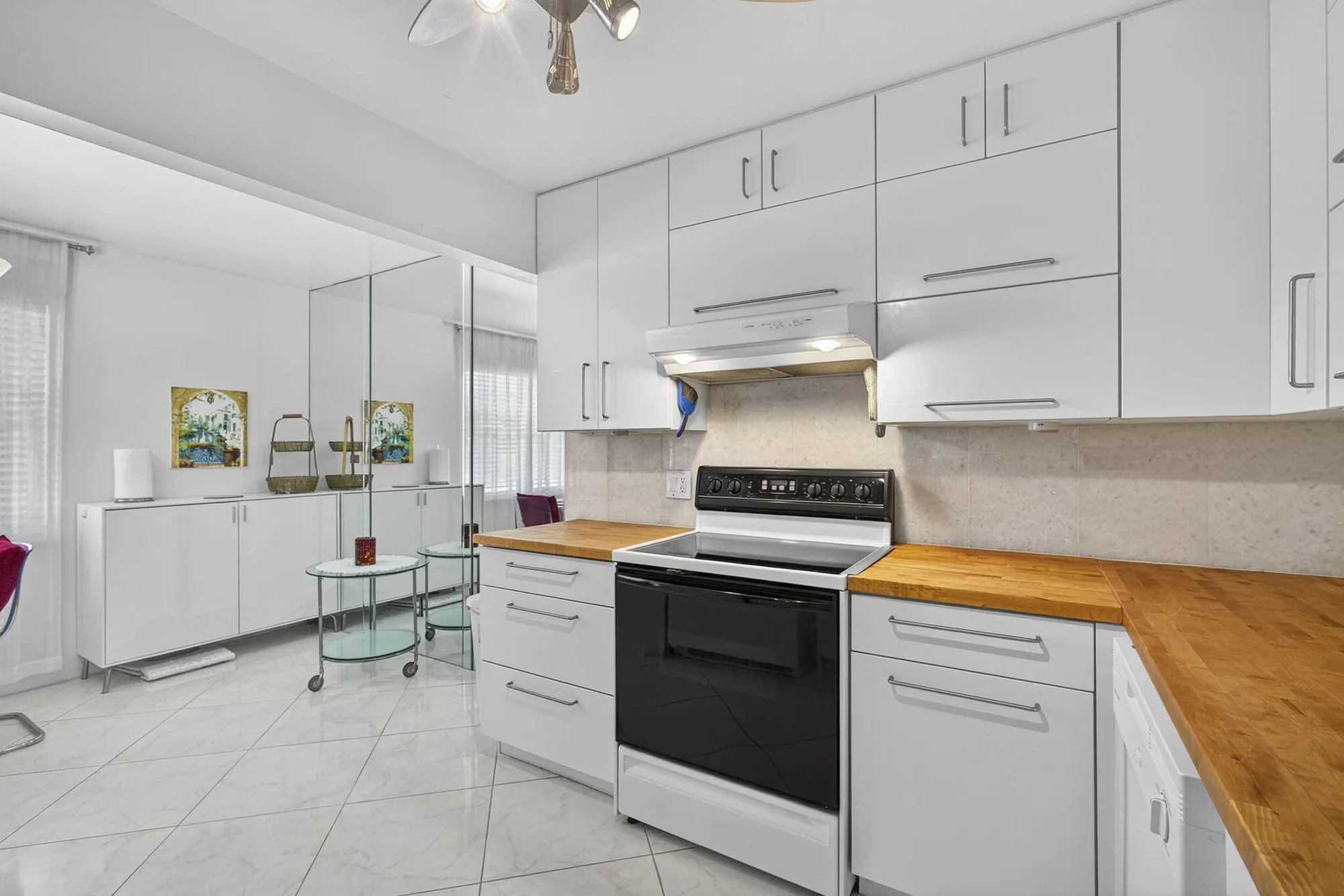 Property Slideshow image 13 of 79 | 114 somerset f, West Palm Beach, FL, 33417