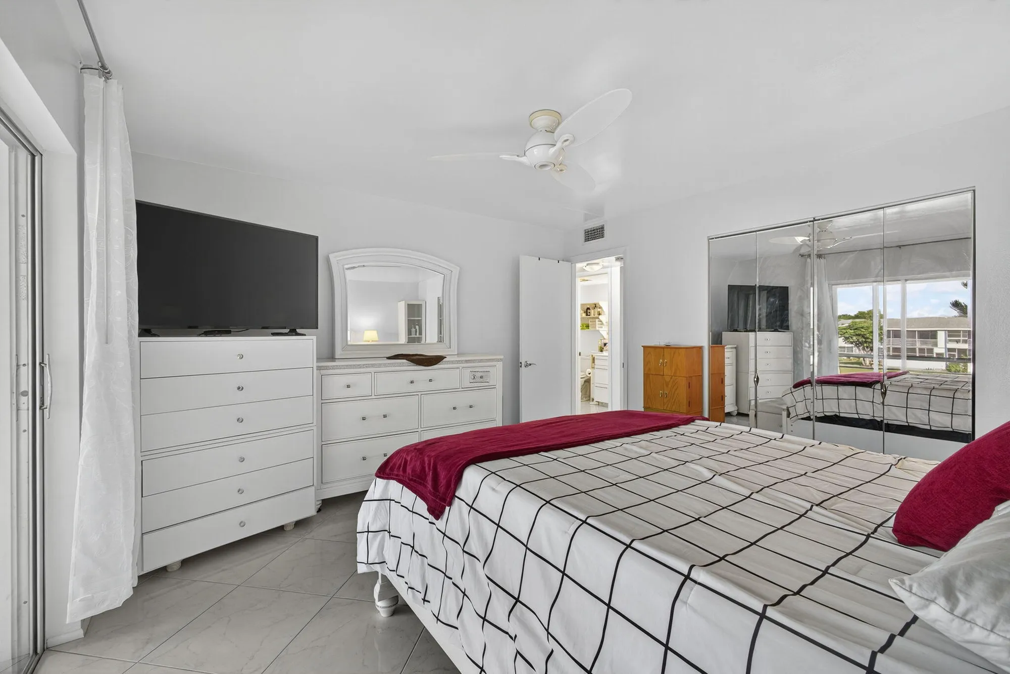 Property Slideshow image 15 of 79 | 114 somerset f, West Palm Beach, FL, 33417