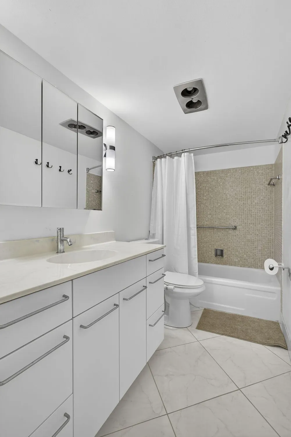Property Slideshow image 28 of 79 | 114 somerset f, West Palm Beach, FL, 33417
