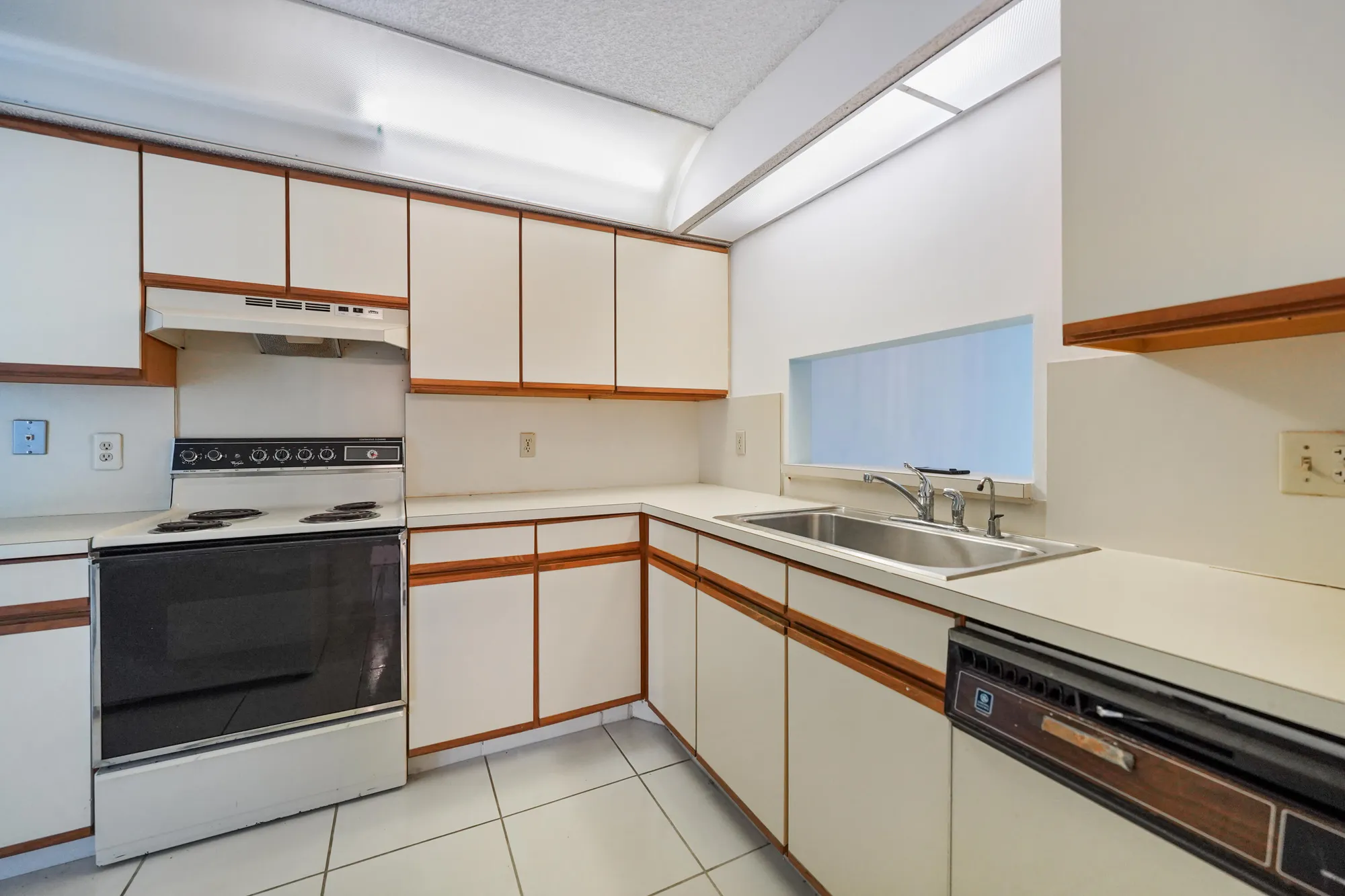 Property Slideshow image 6 of 23 | 10204 mangrove dr apt 103, Boynton Beach, FL, 33437