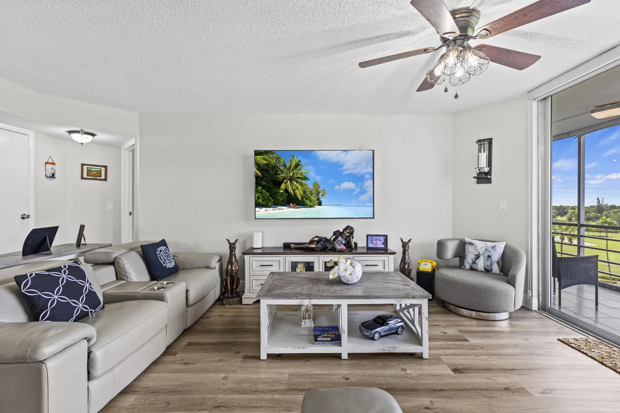 Property Slideshow image 4 of 41 | 3465 via poinciana apt 606, Lake Worth, FL, 33467