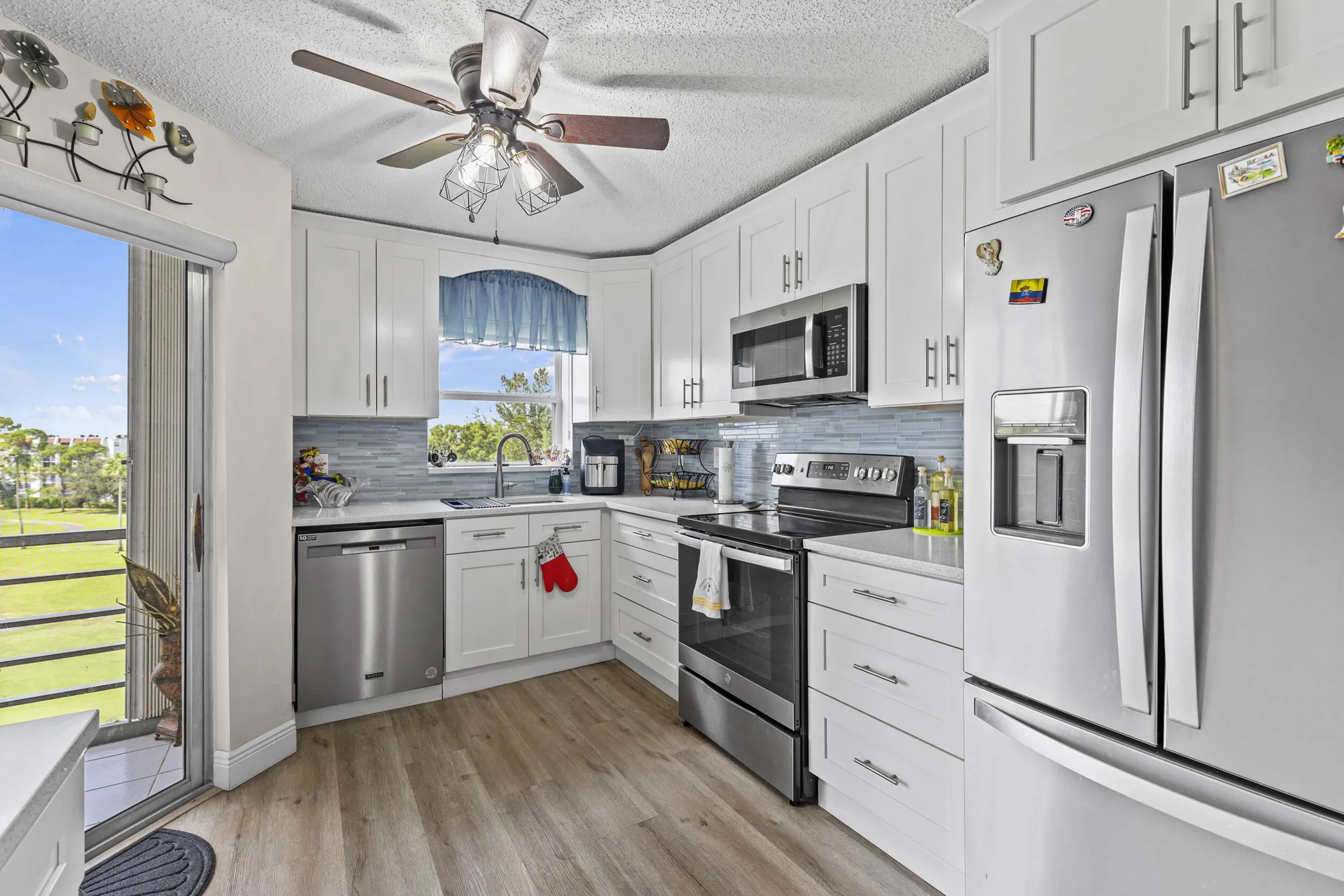 Property Slideshow image 14 of 41 | 3465 via poinciana apt 606, Lake Worth, FL, 33467
