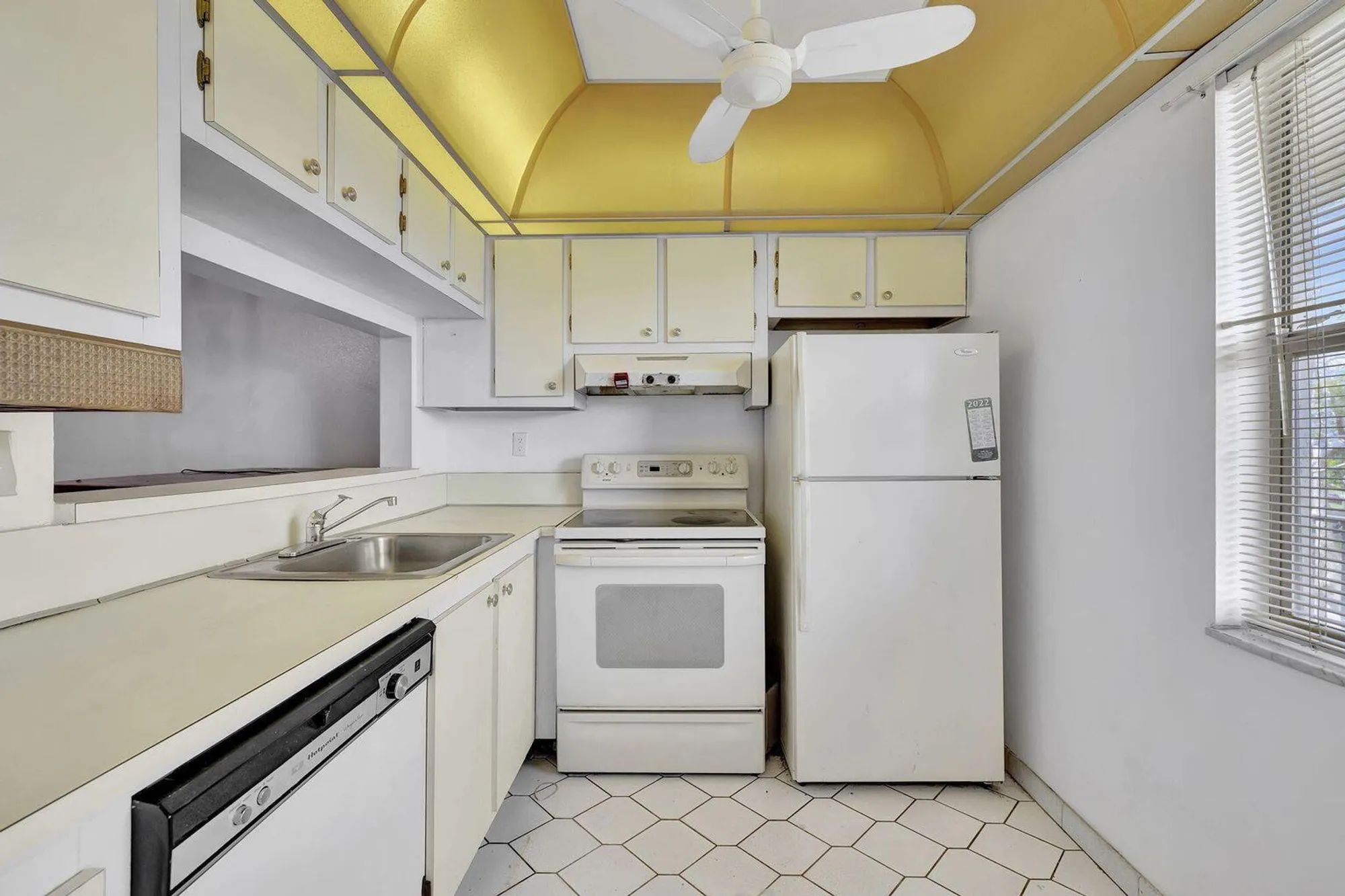 Property Slideshow image 4 of 15 | 9300 lime bay blvd 302, Tamarac, FL, 33321