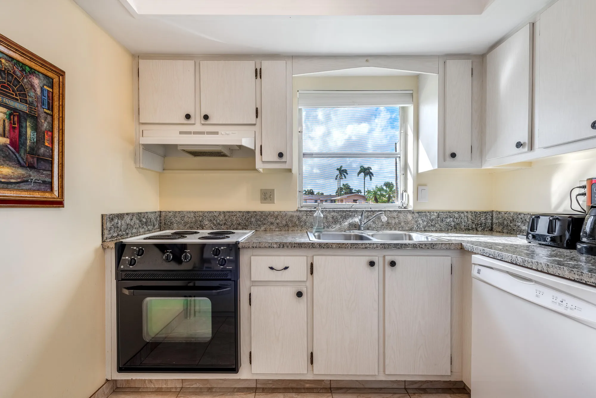Property Slideshow image 10 of 28 | 2555 dudley dr e, West Palm Beach, FL, 33415