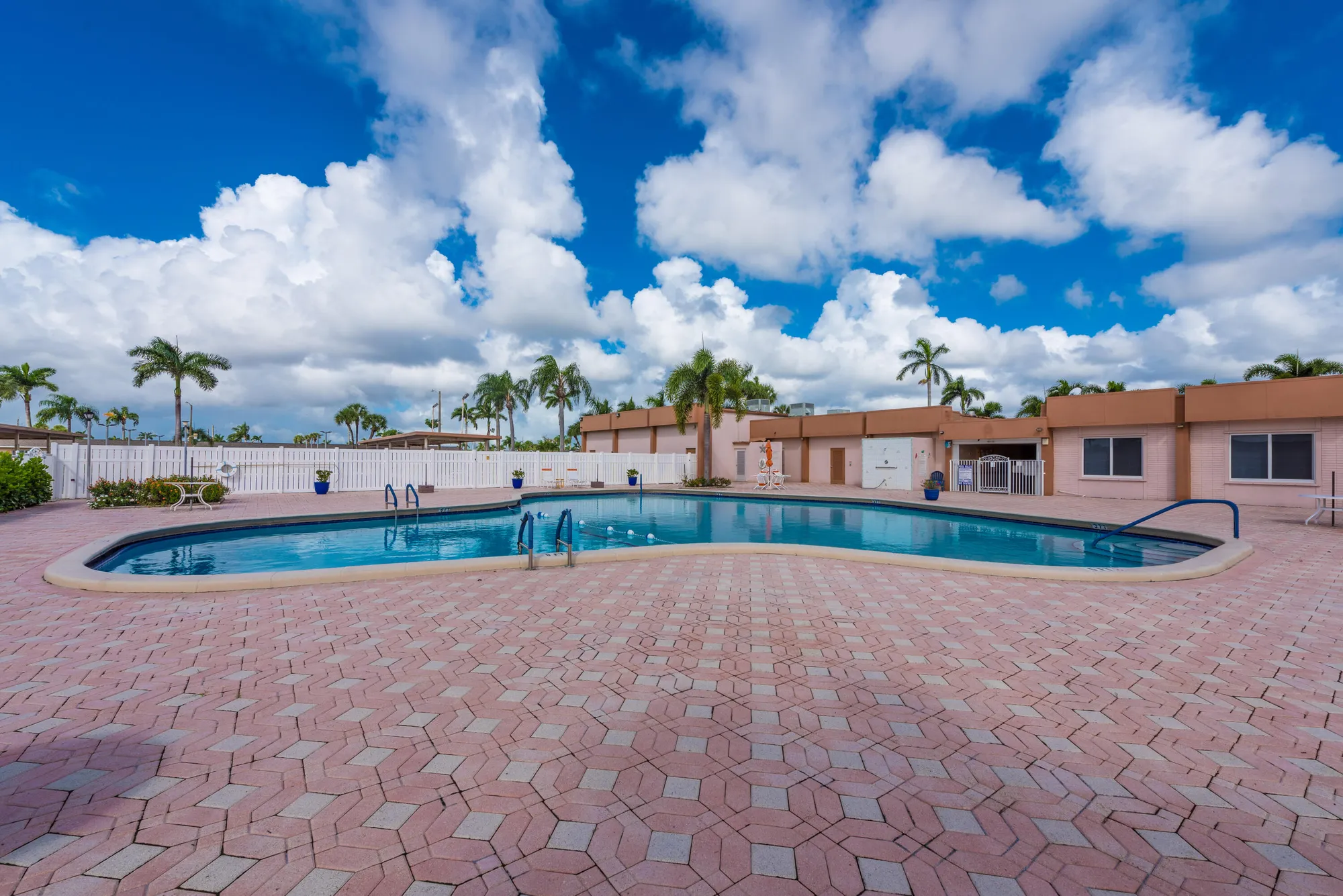 Property Slideshow image 25 of 28 | 2555 dudley dr e, West Palm Beach, FL, 33415