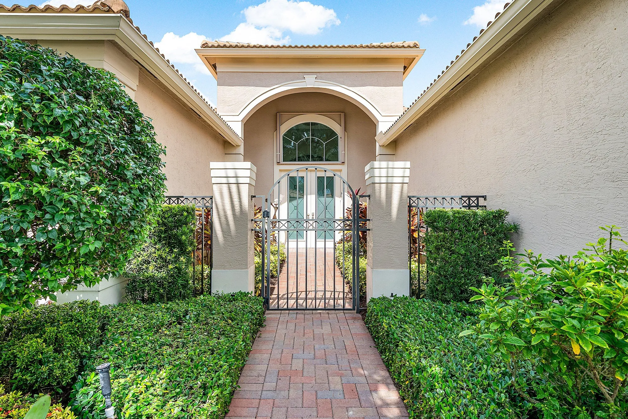 Property Slideshow image 8 of 44 | 10612 whitewind cir, Boynton Beach, FL, 33473