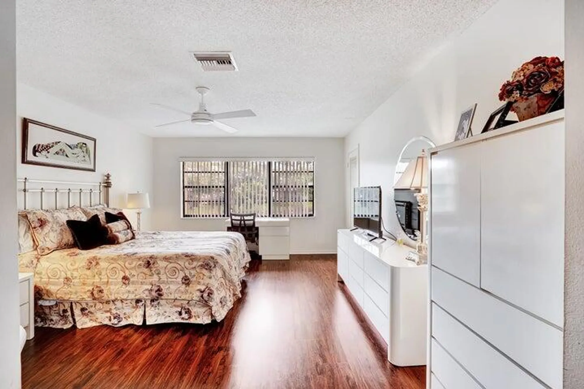 Property Slideshow image 16 of 31 | 14 westgate ln d, Boynton Beach, FL, 33436