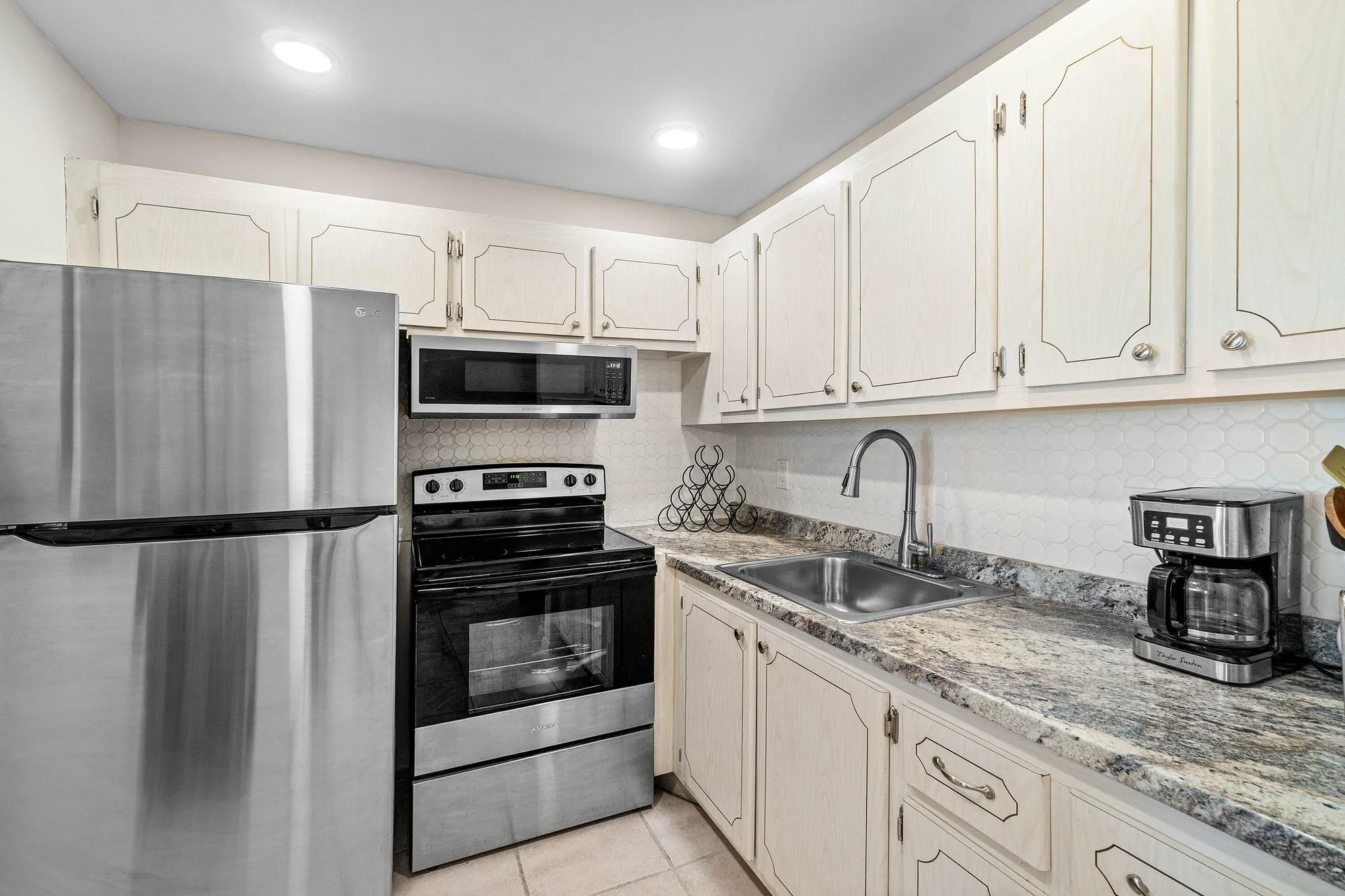 Property Slideshow image 11 of 26 | 4015 cambridge a, Deerfield Beach, FL, 33442