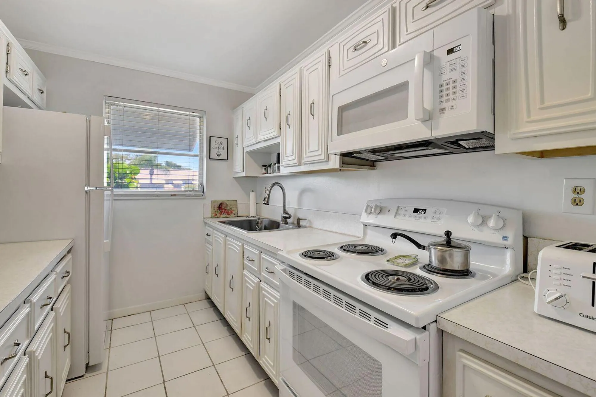 Property Slideshow image 8 of 24 | 170 high point ter b, Delray Beach, FL, 33445