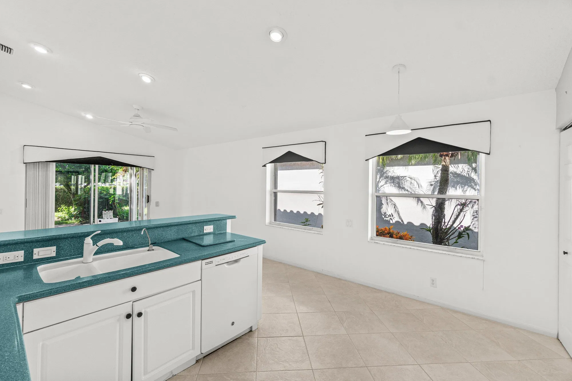 Property Slideshow image 10 of 36 | 6570 maybrook rd, Boynton Beach, FL, 33437